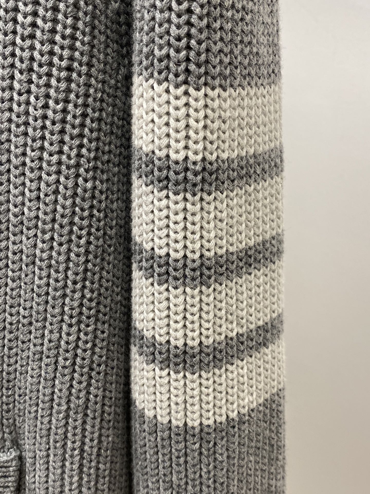 TB、2025新品羊毛衣外套 具有手感细腻柔软，可直接与肌肤接触，让暖心的纱线变化出细腻的质感，顶级工艺