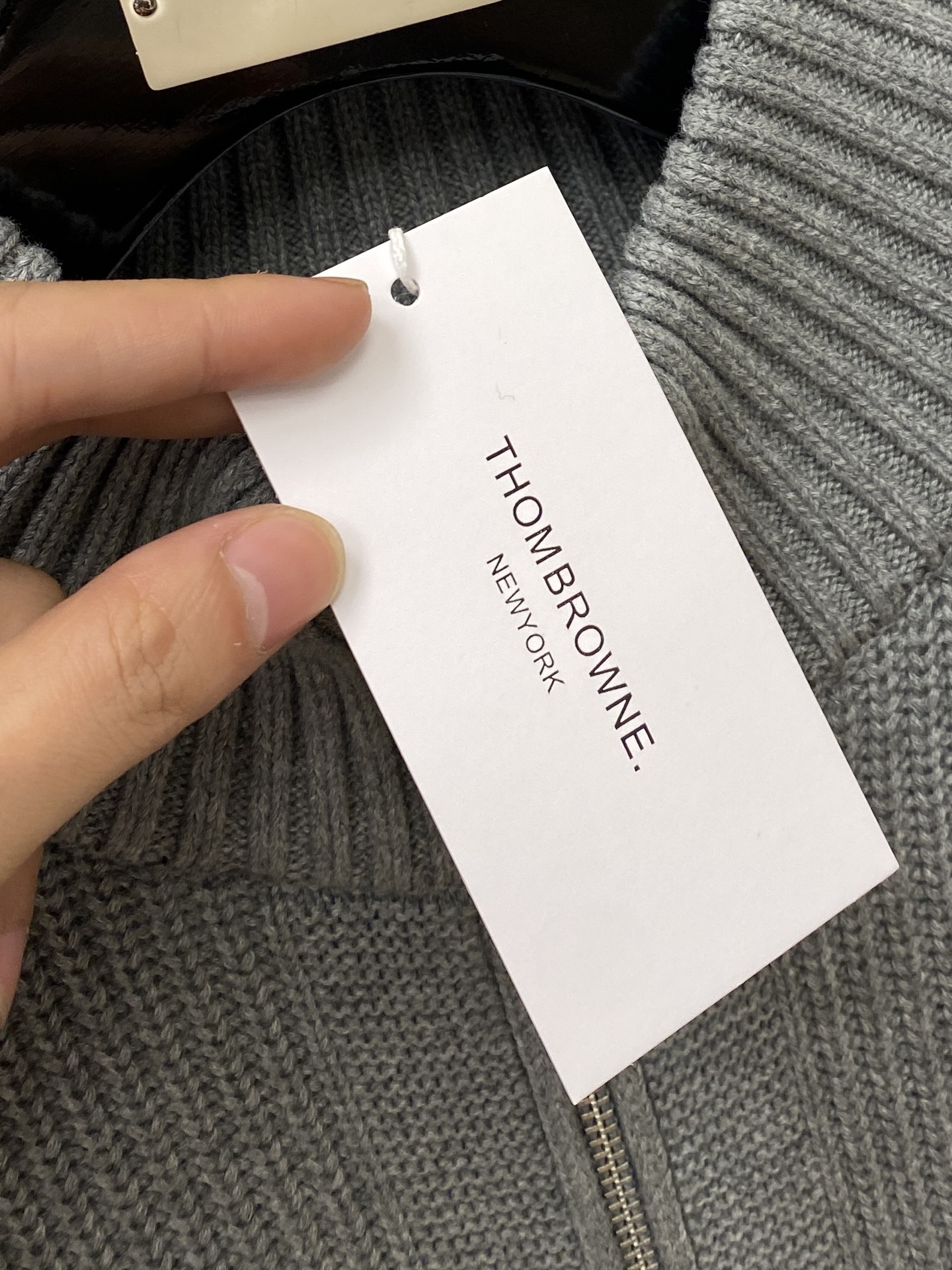 TB、2025新品羊毛衣外套 具有手感细腻柔软，可直接与肌肤接触，让暖心的纱线变化出细腻的质感，顶级工艺