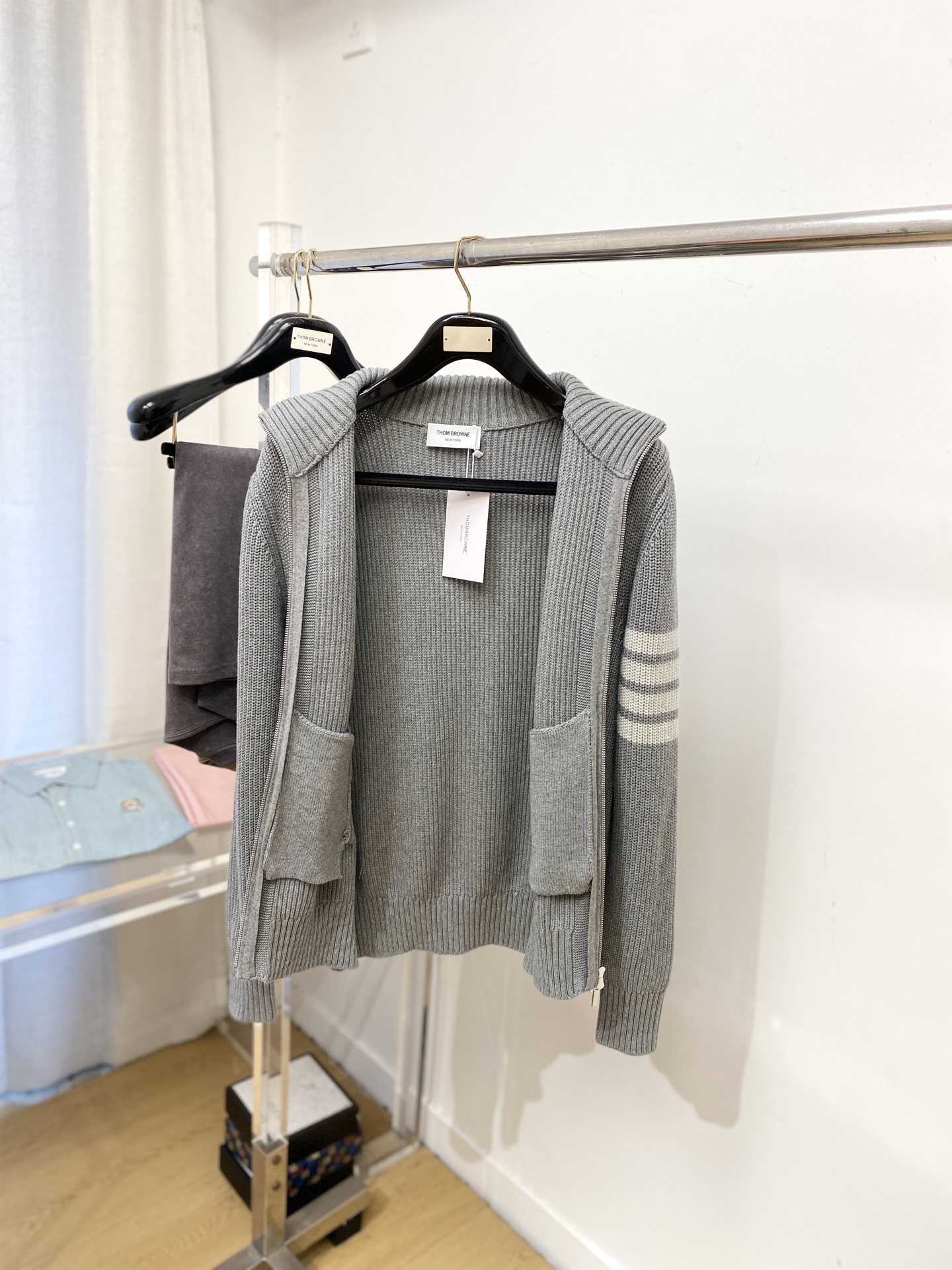 TB、2025新品羊毛衣外套 具有手感细腻柔软，可直接与肌肤接触，让暖心的纱线变化出细腻的质感，顶级工艺