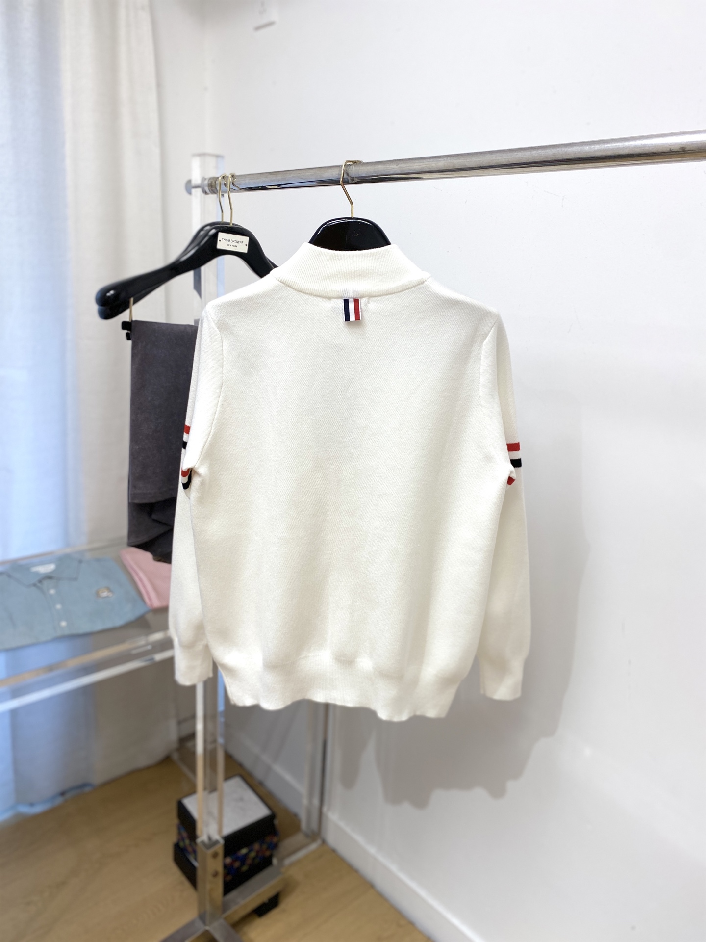 蒙口、2025新品羊毛衣外套 具有手感细腻柔软，可直接与肌肤接触，让暖心的纱线变化出细腻的质感，顶级工艺