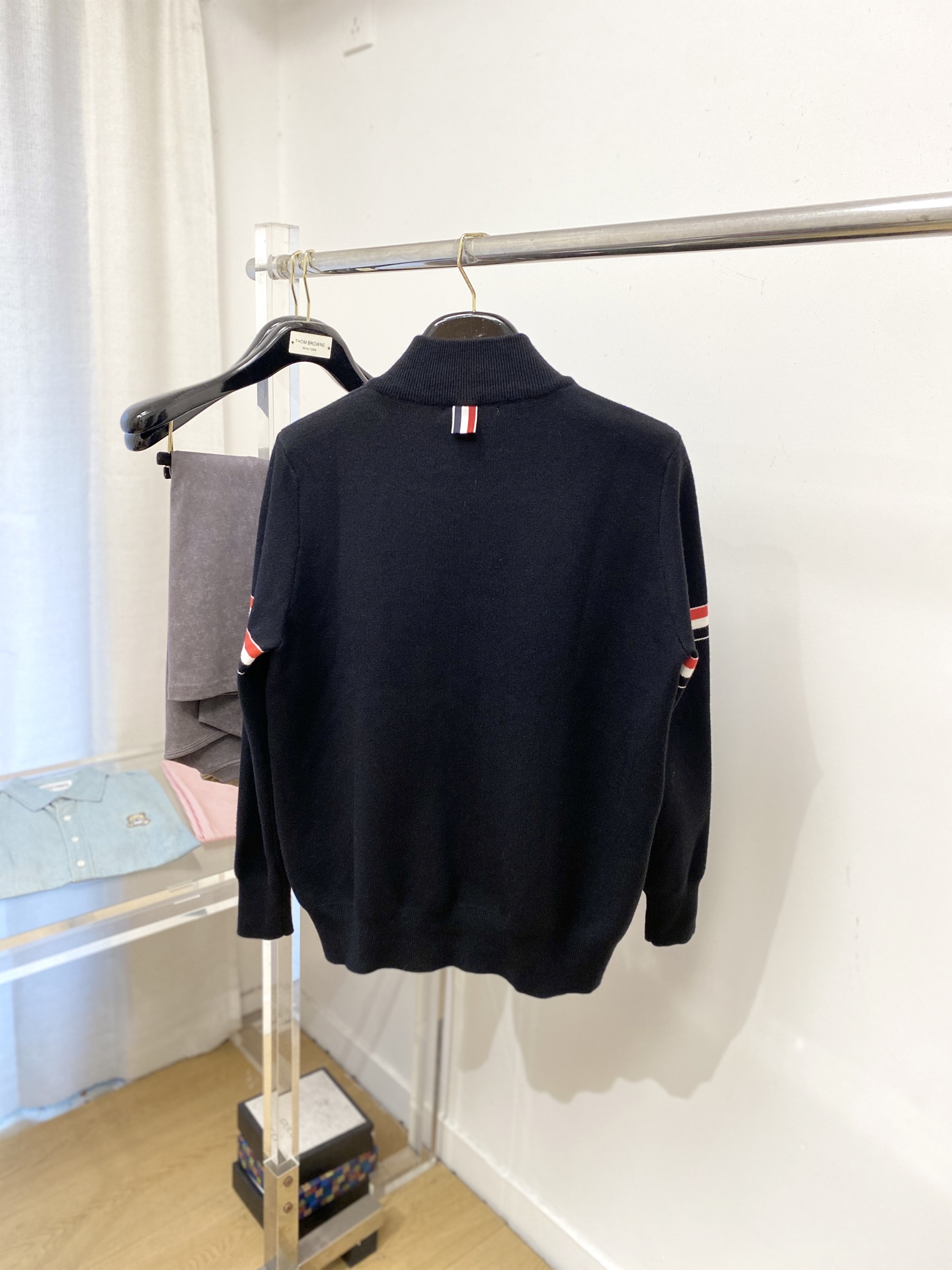 蒙口、2025新品羊毛衣外套 具有手感细腻柔软，可直接与肌肤接触，让暖心的纱线变化出细腻的质感，顶级工艺