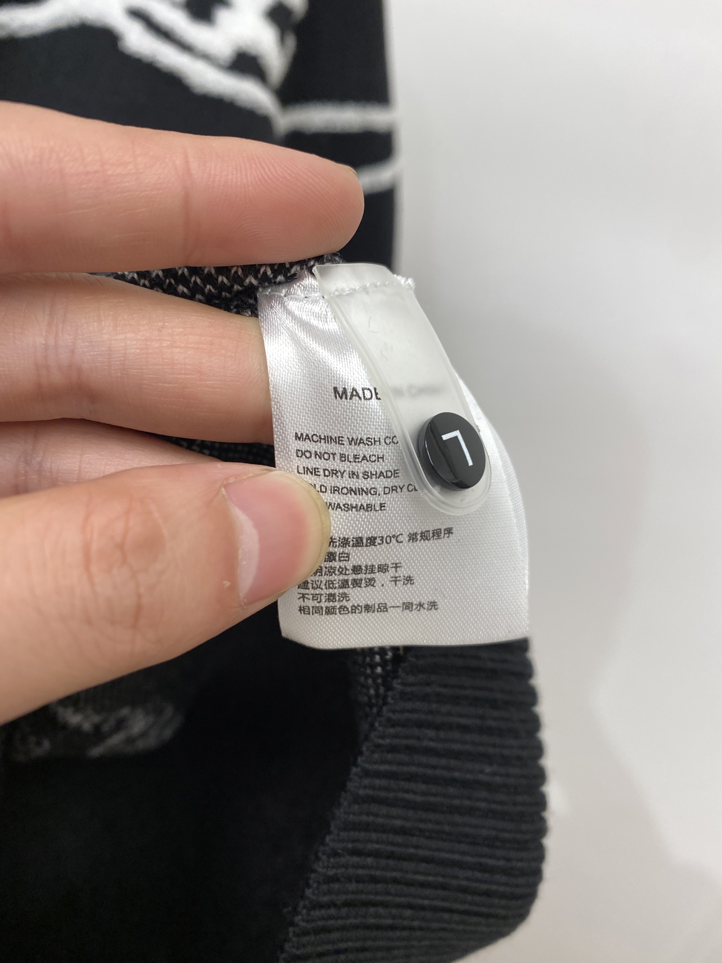 巴宝莉、2025新品羊毛衣 具有手感细腻柔软，可直接与肌肤接触，让暖心的纱线变化出细腻的质感，顶级工艺极