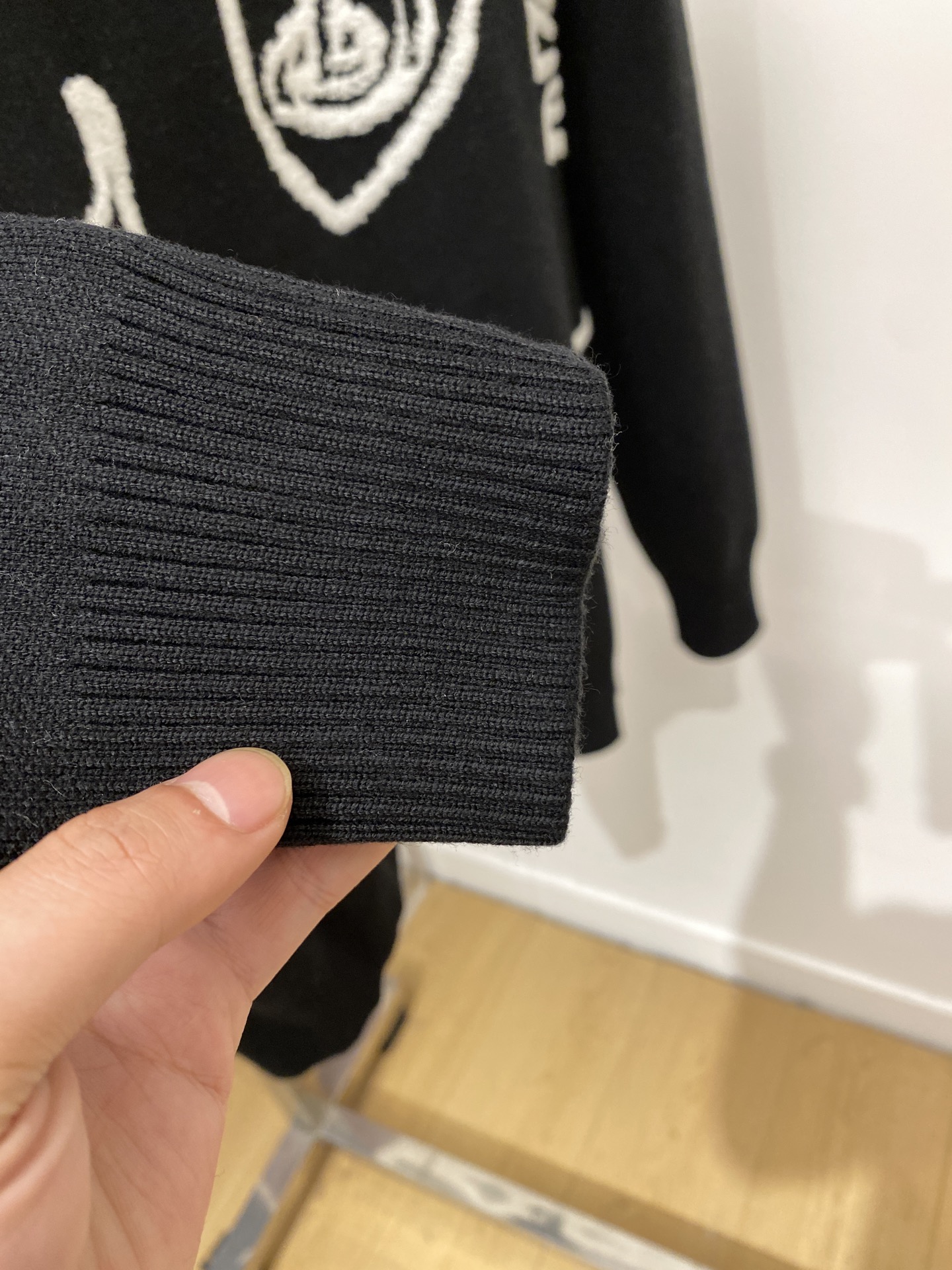 巴宝莉、2025新品羊毛衣 具有手感细腻柔软，可直接与肌肤接触，让暖心的纱线变化出细腻的质感，顶级工艺极