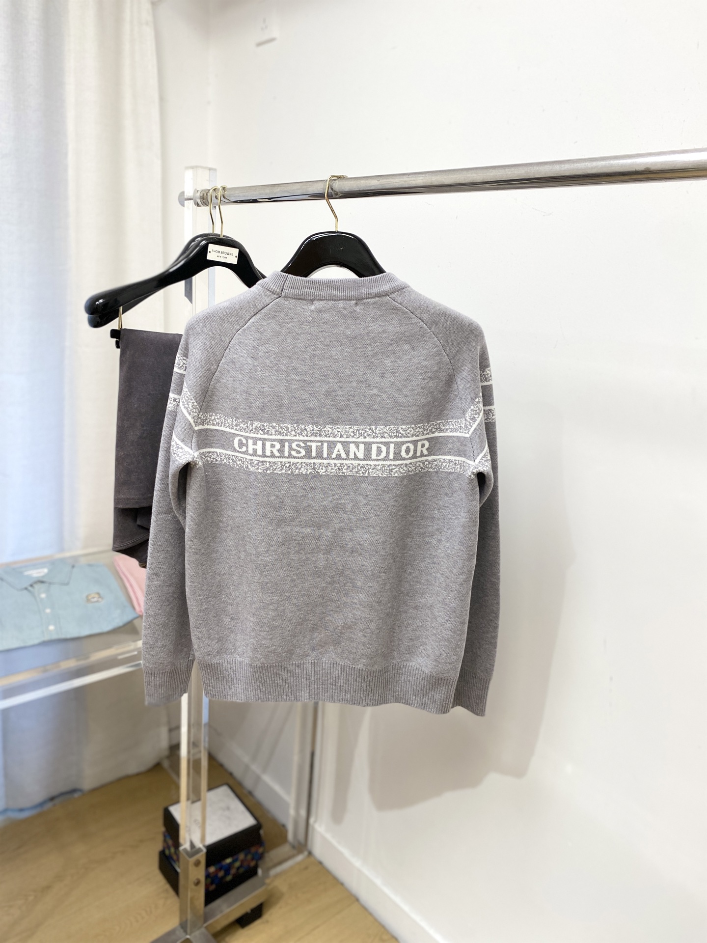 迪奥、2025新品羊毛衣 具有手感细腻柔软，可直接与肌肤接触，让暖心的纱线变化出细腻的质感，顶级工艺极具