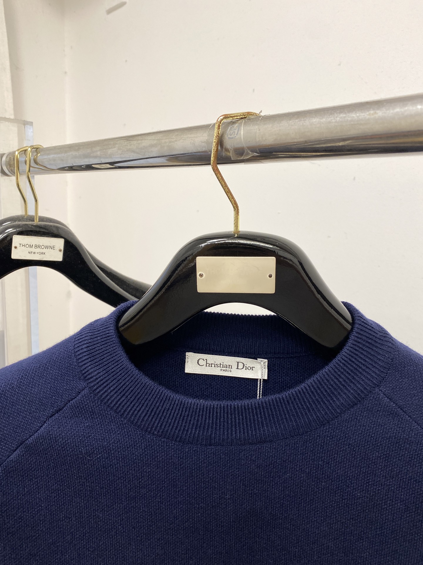 迪奥、2025新品羊毛衣 具有手感细腻柔软，可直接与肌肤接触，让暖心的纱线变化出细腻的质感，顶级工艺极具