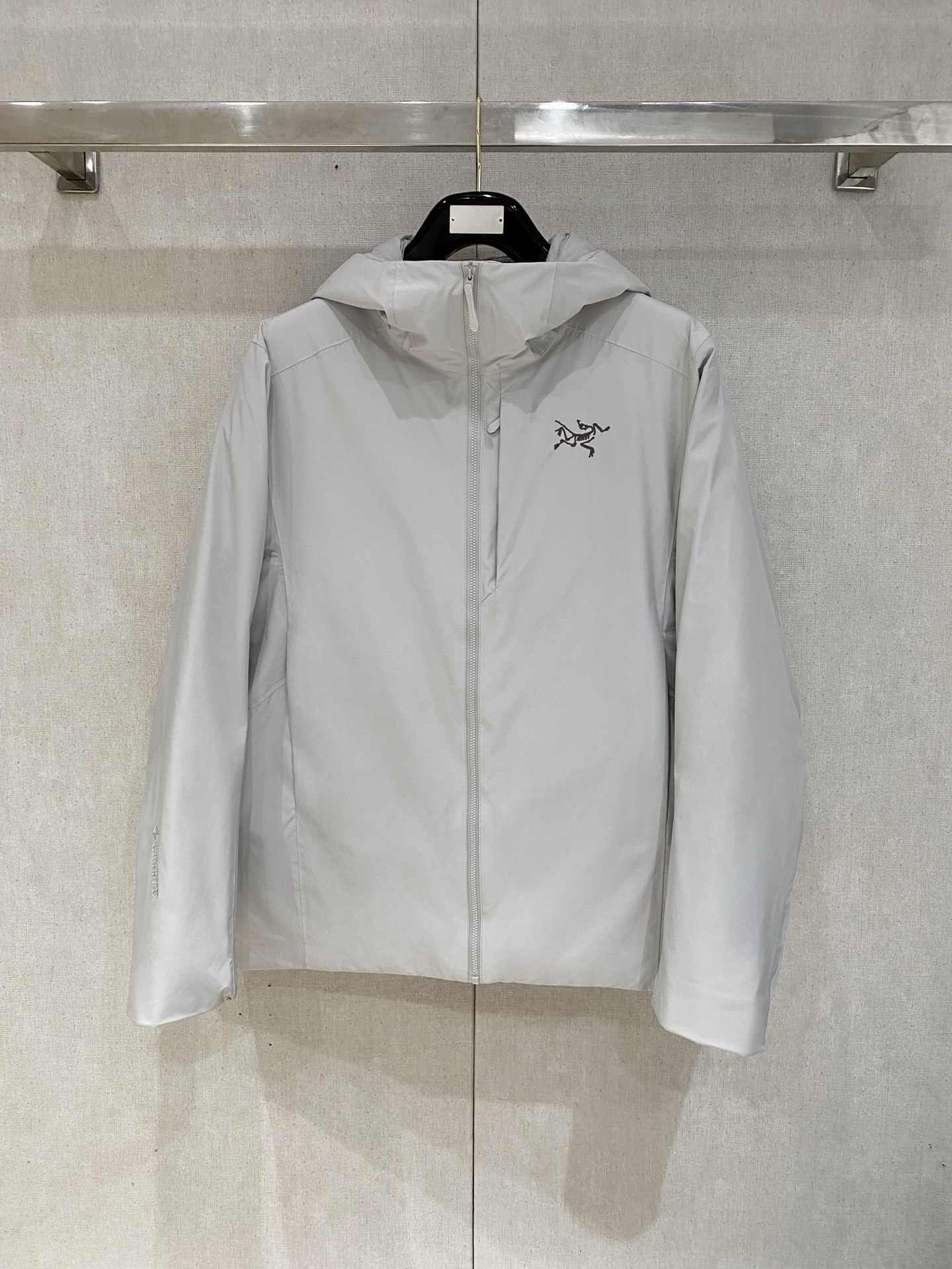 NO:596771,Arc'teryx, the latest 2025 men's lightweight down jacket, the fabric is soft and comfortable.  The upper body shape is awesome.  zipper.  The accessories are all custom-supplied and imported fabrics, which are light and comfortable, warm and stylish, simple and elegant!  Lightweight and warm, the best choice to keep out the cold in autumn and winter. Size M-3XL. Buy now,,loro pianaarc'teryx,jackets & coats,jackets & coats,down jacket,alexander wang19860909始祖鸟、2025最新款男士轻薄羽绒夹克外套、面料柔软舒适 ．上身版型超赞 ．拉链．辅料都是客供 、进口面料,轻便舒适,保暖有型、简单大方款式！轻便保暖、秋冬御寒的最佳选择 码数M-3XL 立即抢购,,loro pianaarc'teryx,jackets & coats,jackets & coats,down jacket,alexander wang,Men's clothing