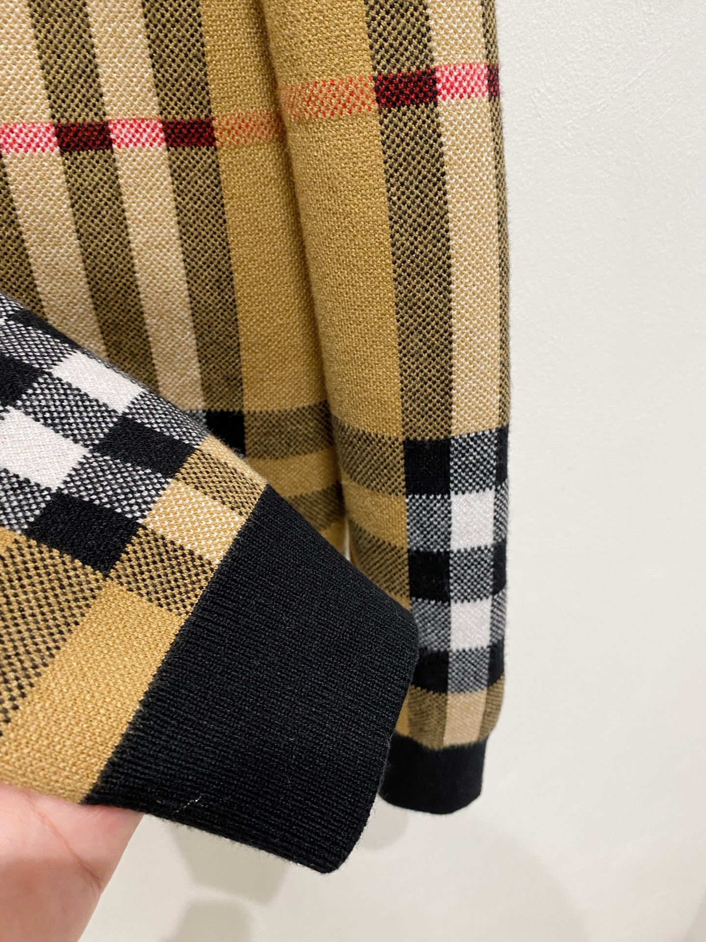 🌾 巴宝莉 秋冬经典圆领羊毛衫，全品相！！！羊毛混纺面料，2025最新款 黄金比例！！修身款软黄金 百搭