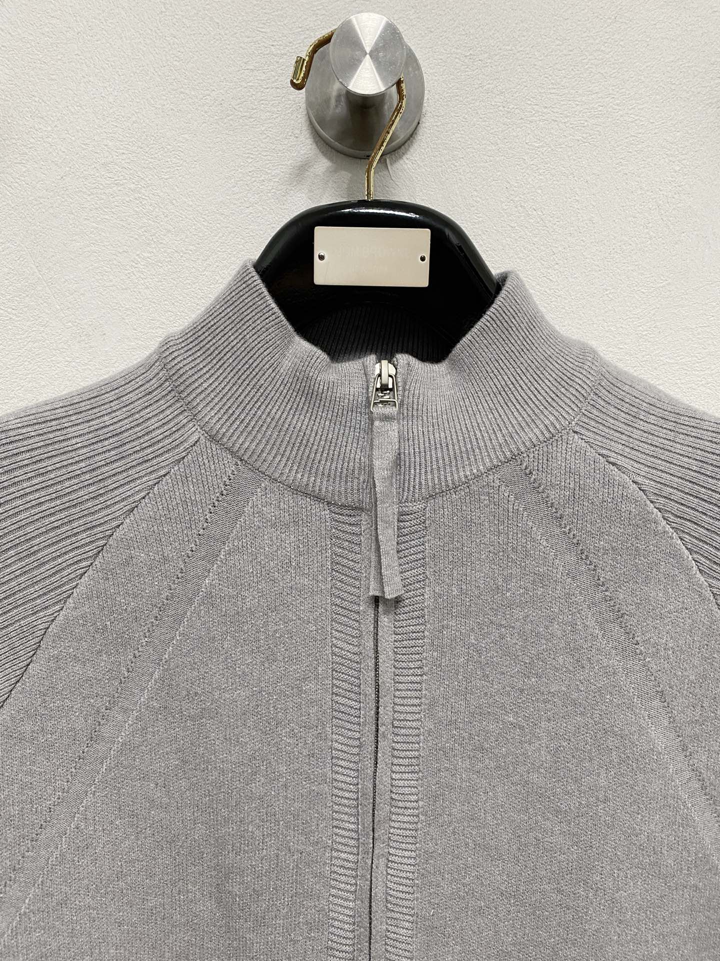 🌾 始祖鸟 秋冬经典开衫羊毛衫，全品相！！！羊毛混纺面料，2025最新款 黄金比例！！修身款软黄金 百搭