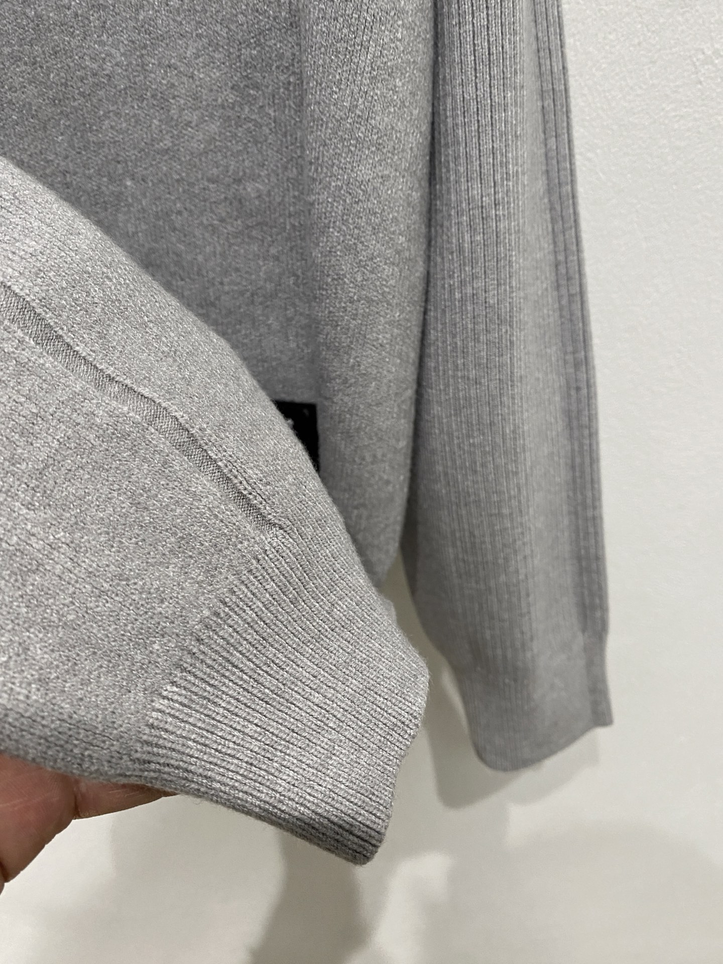 🌾 始祖鸟 秋冬经典开衫羊毛衫，全品相！！！羊毛混纺面料，2025最新款 黄金比例！！修身款软黄金 百搭