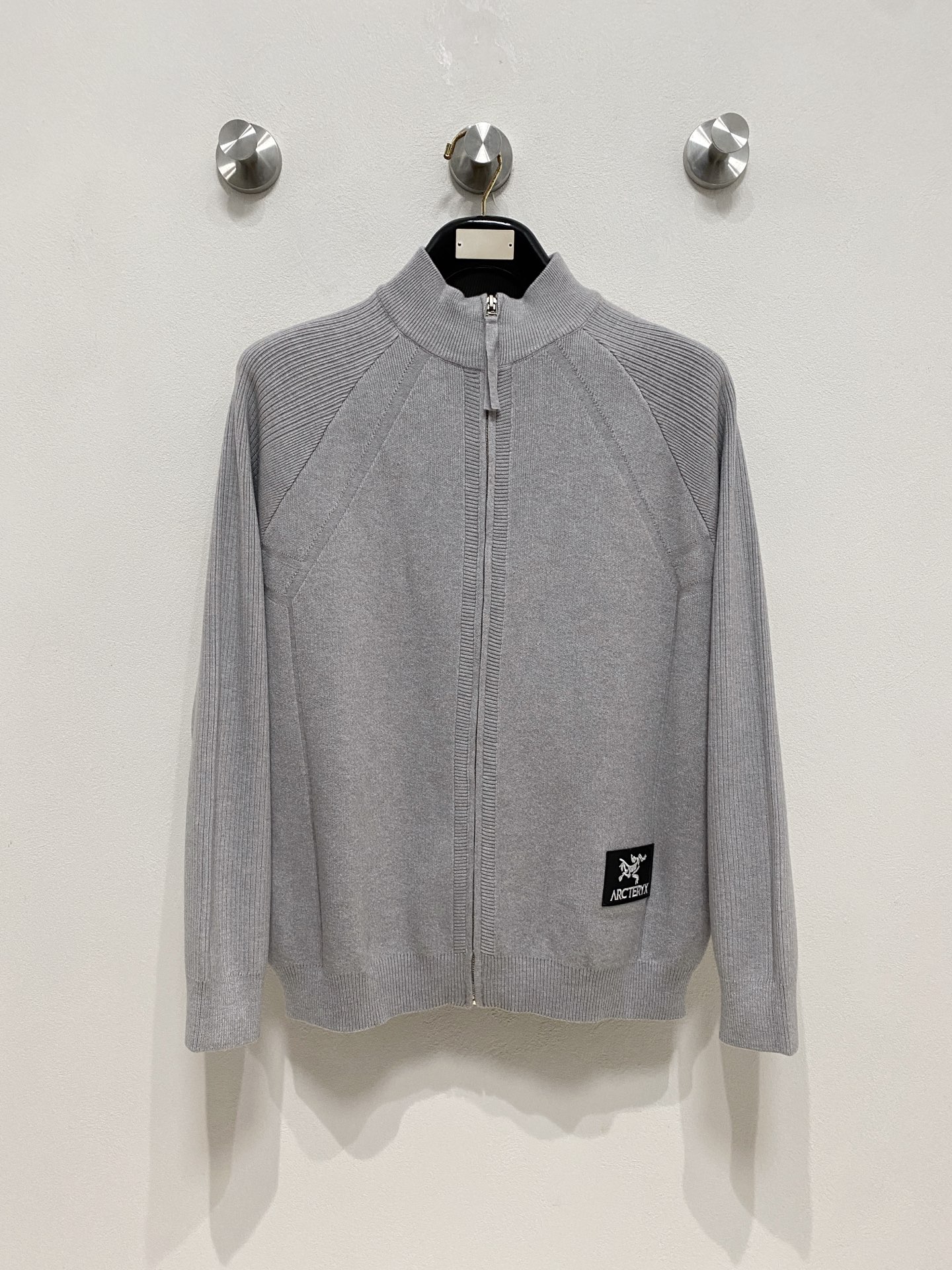 🌾 始祖鸟 秋冬经典开衫羊毛衫，全品相！！！羊毛混纺面料，2025最新款 黄金比例！！修身款软黄金 百搭