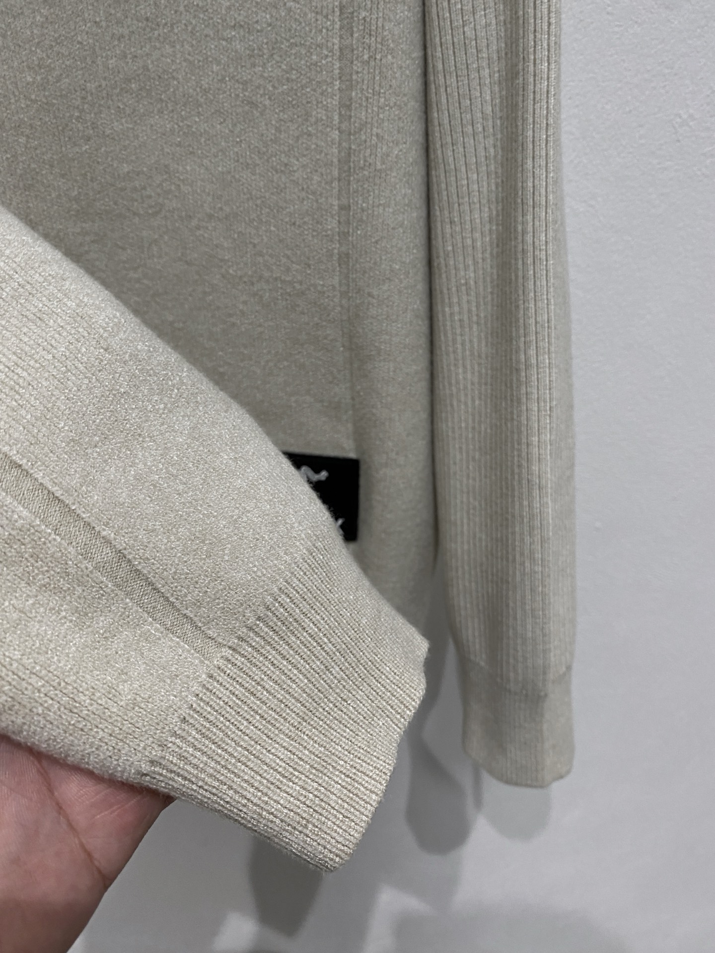 🌾 始祖鸟 秋冬经典开衫羊毛衫，全品相！！！羊毛混纺面料，2025最新款 黄金比例！！修身款软黄金 百搭