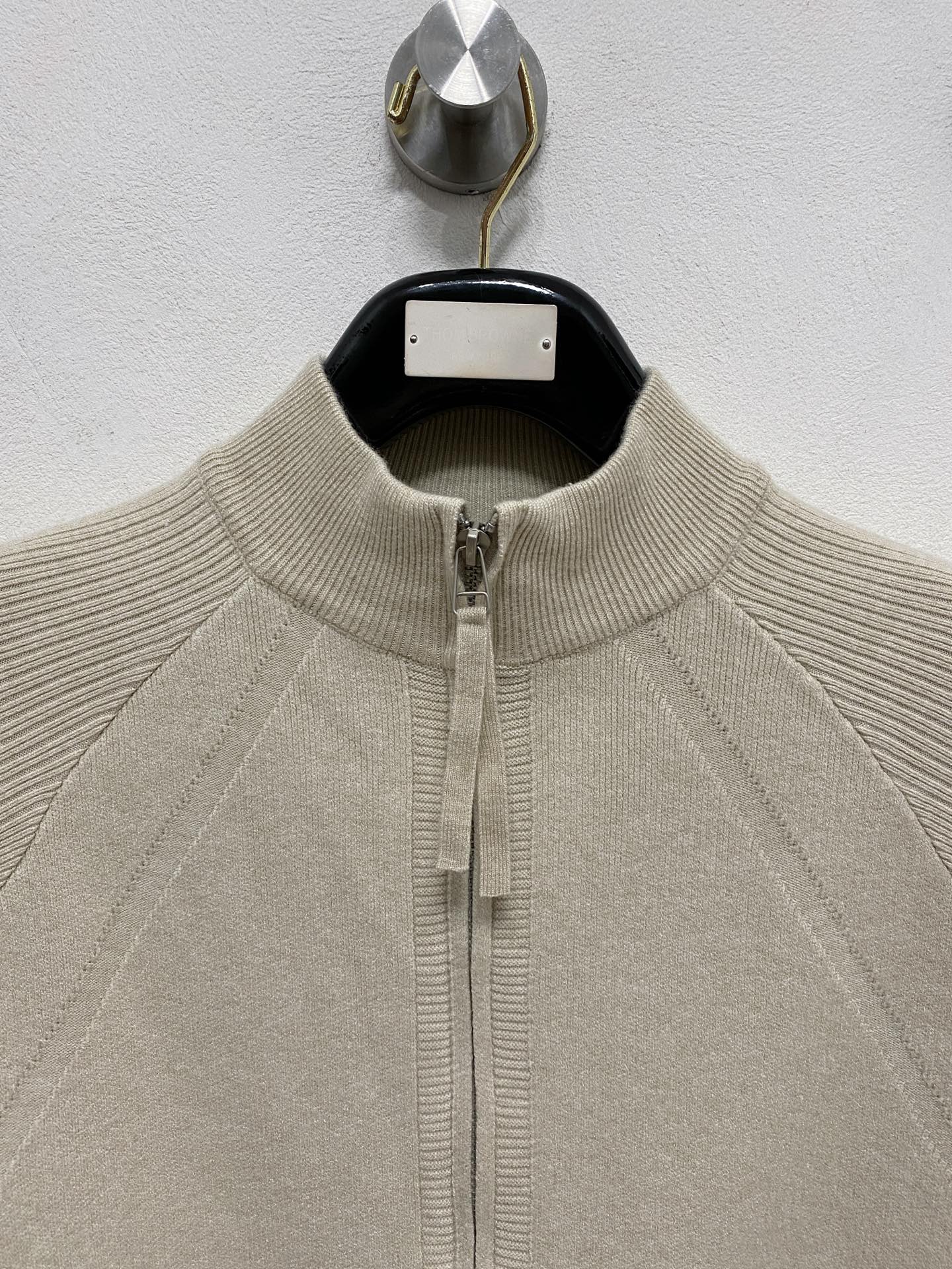 🌾 始祖鸟 秋冬经典开衫羊毛衫，全品相！！！羊毛混纺面料，2025最新款 黄金比例！！修身款软黄金 百搭