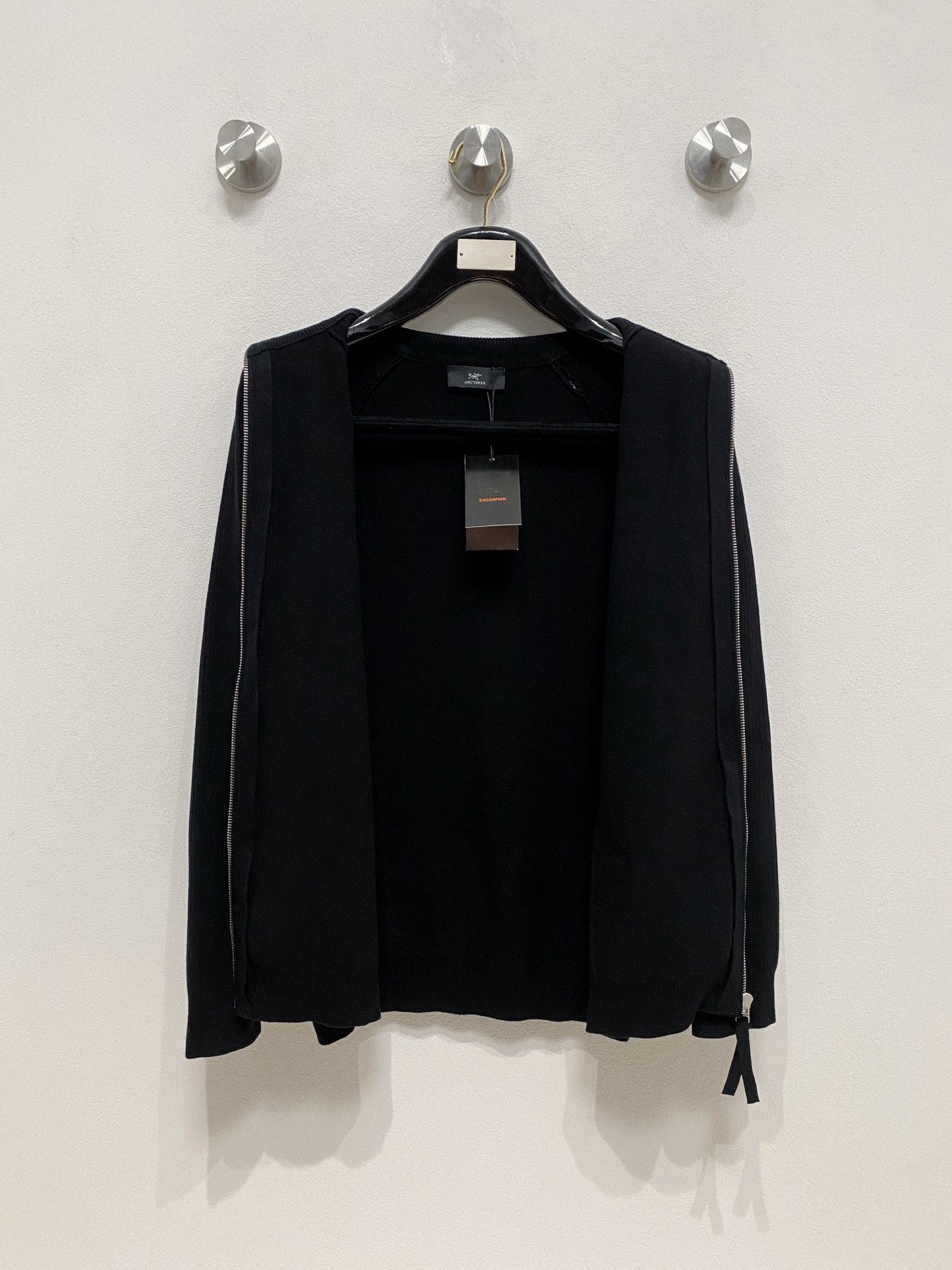 🌾 始祖鸟 秋冬经典开衫羊毛衫，全品相！！！羊毛混纺面料，2025最新款 黄金比例！！修身款软黄金 百搭