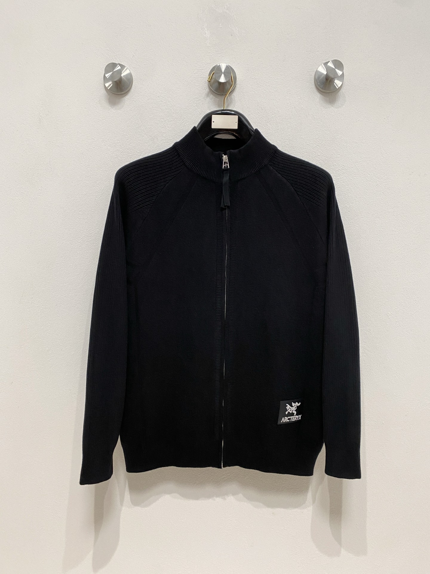 🌾 始祖鸟 秋冬经典开衫羊毛衫，全品相！！！羊毛混纺面料，2025最新款 黄金比例！！修身款软黄金 百搭