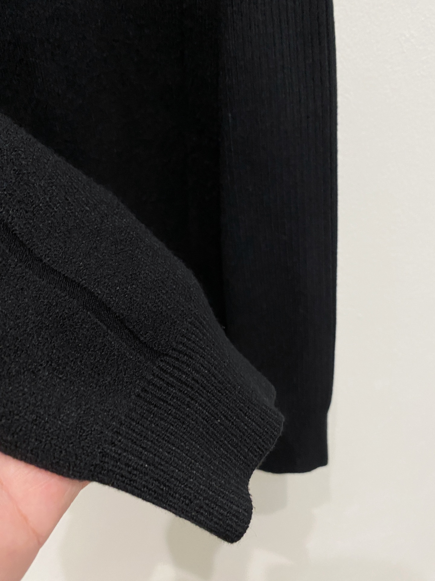 🌾 始祖鸟 秋冬经典开衫羊毛衫，全品相！！！羊毛混纺面料，2025最新款 黄金比例！！修身款软黄金 百搭