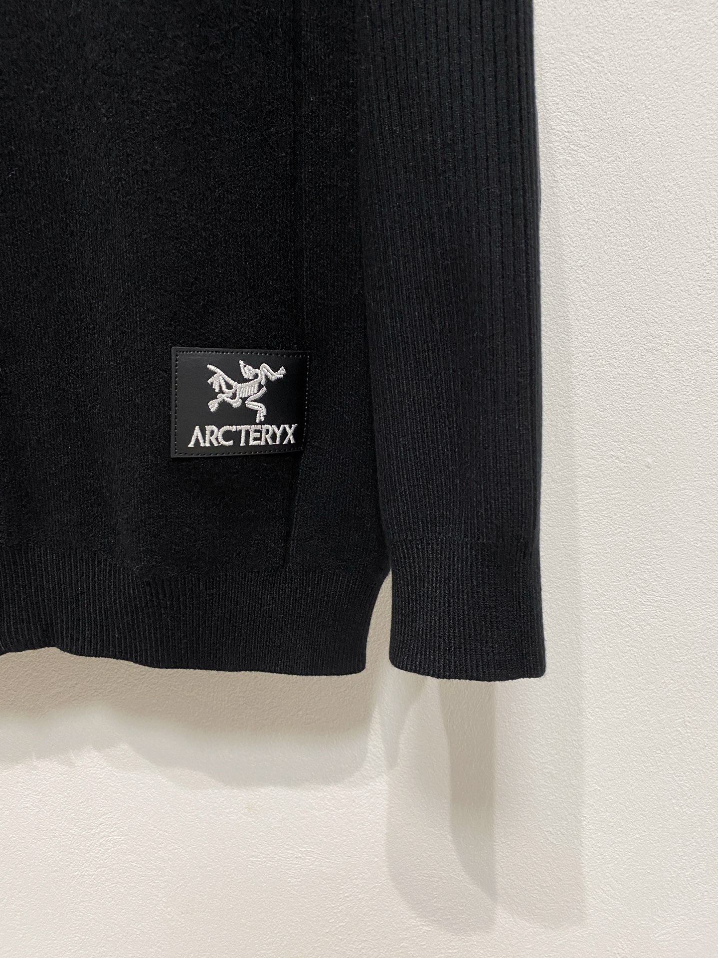 🌾 始祖鸟 秋冬经典开衫羊毛衫，全品相！！！羊毛混纺面料，2025最新款 黄金比例！！修身款软黄金 百搭