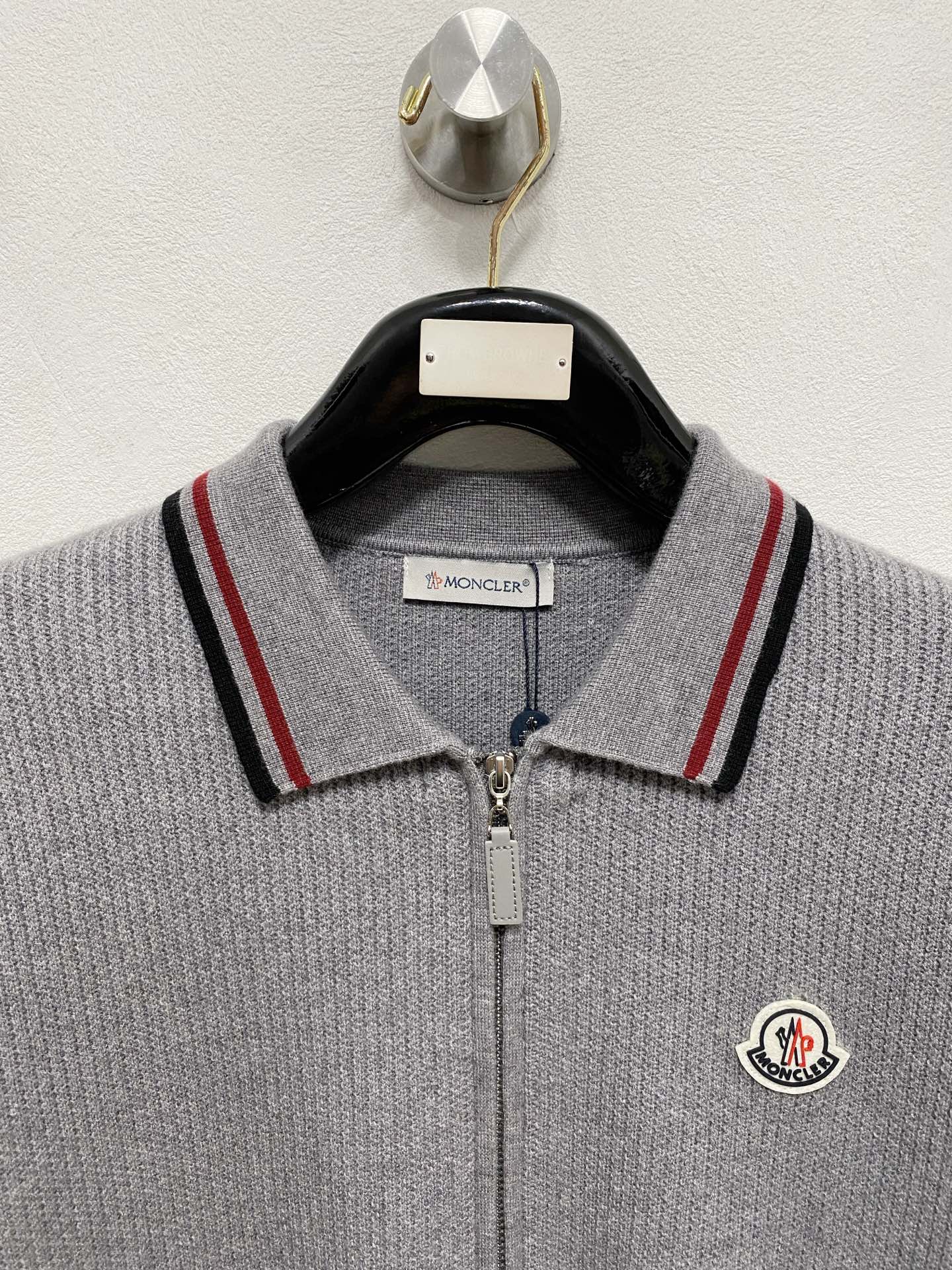 🌾 蒙口 秋冬经典开衫羊毛衫，全品相！！！羊毛混纺面料，2025最新款 黄金比例！！修身款软黄金 百搭实