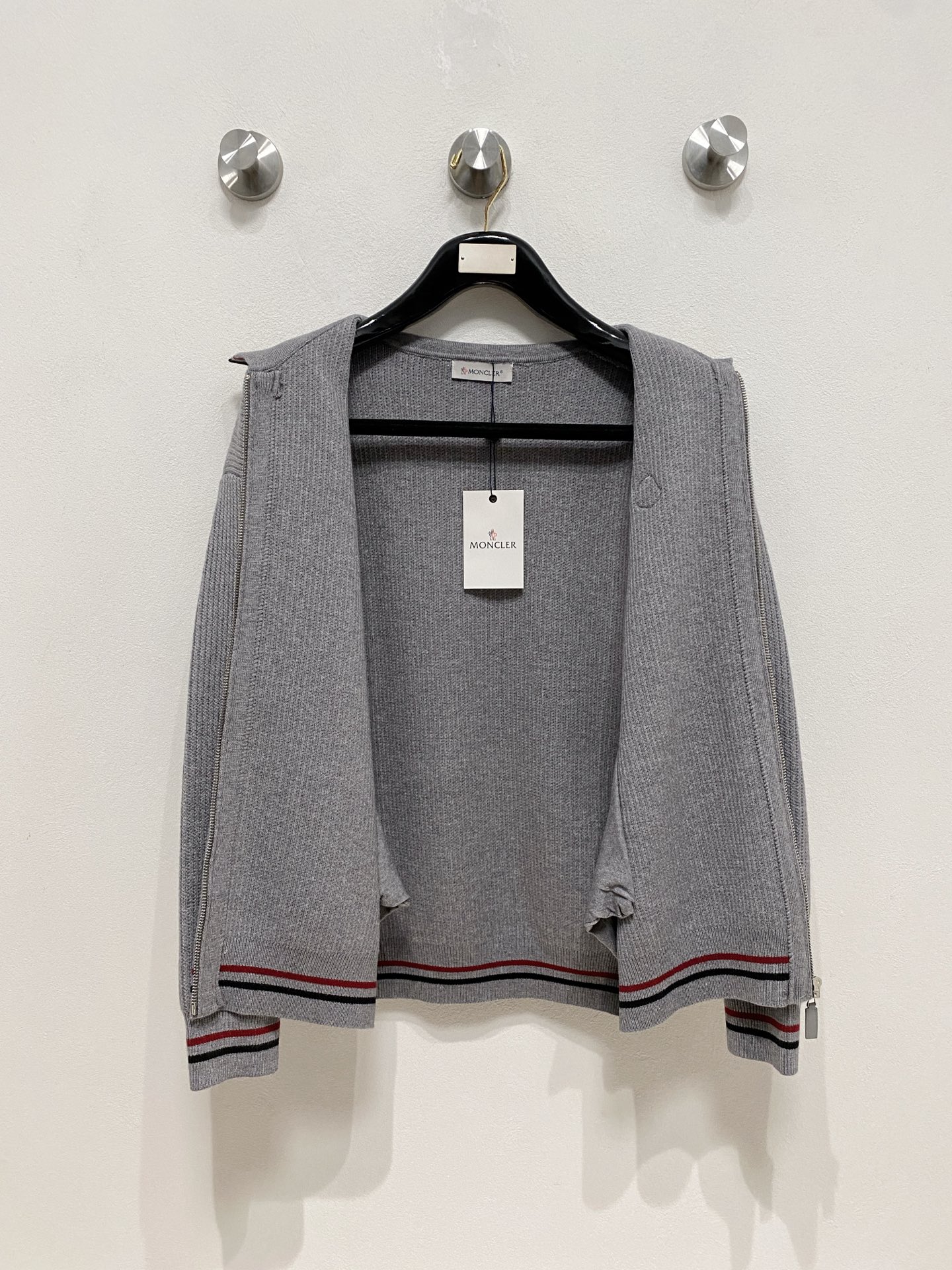 🌾 蒙口 秋冬经典开衫羊毛衫，全品相！！！羊毛混纺面料，2025最新款 黄金比例！！修身款软黄金 百搭实