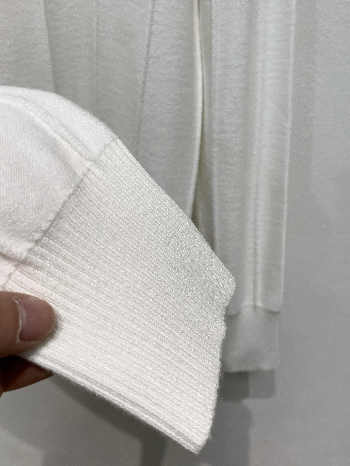 🌾 TB 秋冬经典圆领羊毛衫，全品相！！！羊毛混纺面料，2025最新款 黄金比例！！修身款软黄金 百搭实