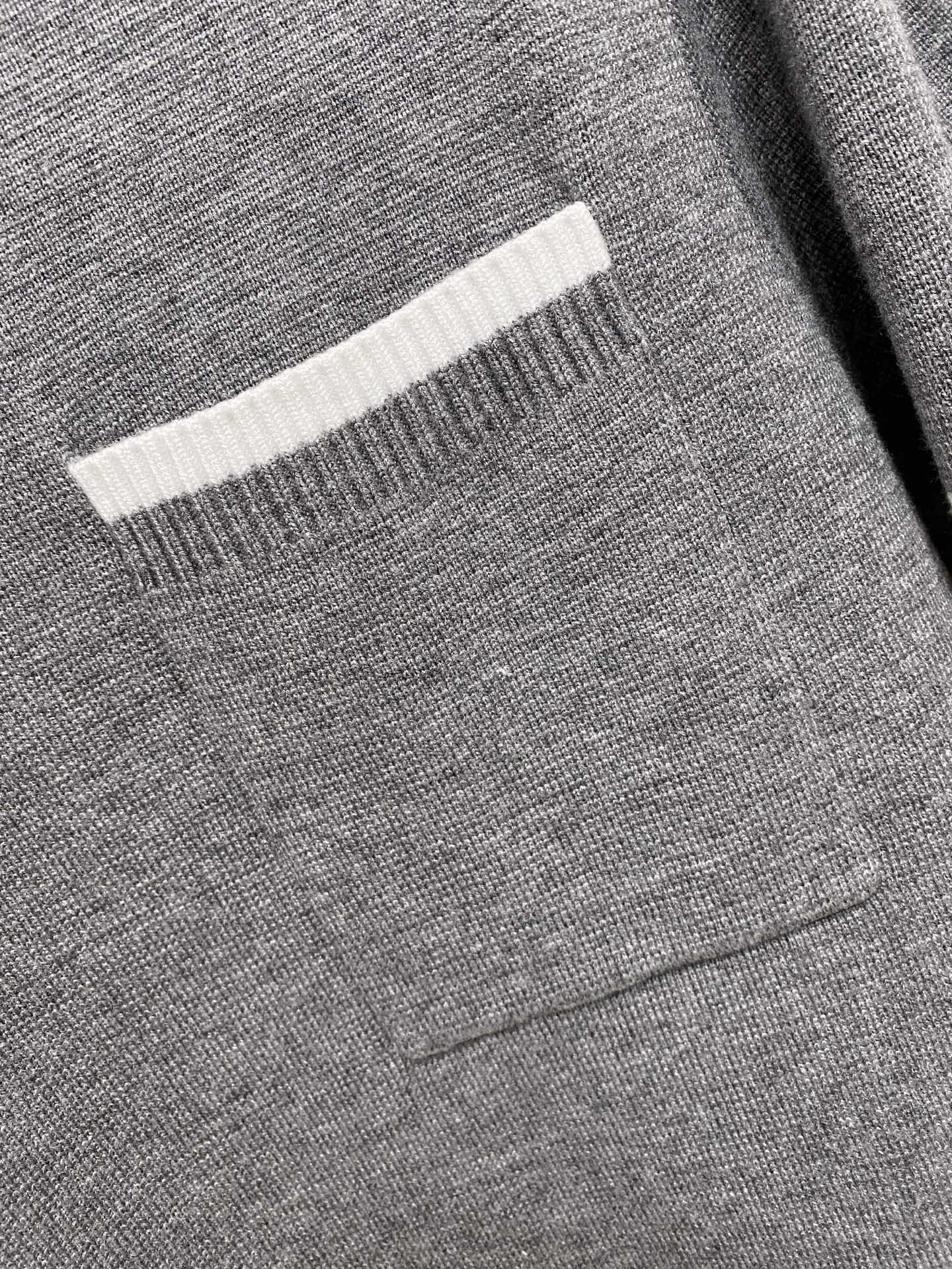 🌾 TB 秋冬经典圆领羊毛衫，全品相！！！羊毛混纺面料，2025最新款 黄金比例！！修身款软黄金 百搭实