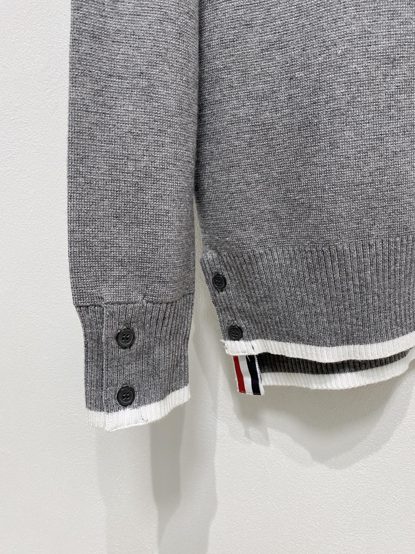 🌾 TB 秋冬经典圆领羊毛衫，全品相！！！羊毛混纺面料，2025最新款 黄金比例！！修身款软黄金 百搭实