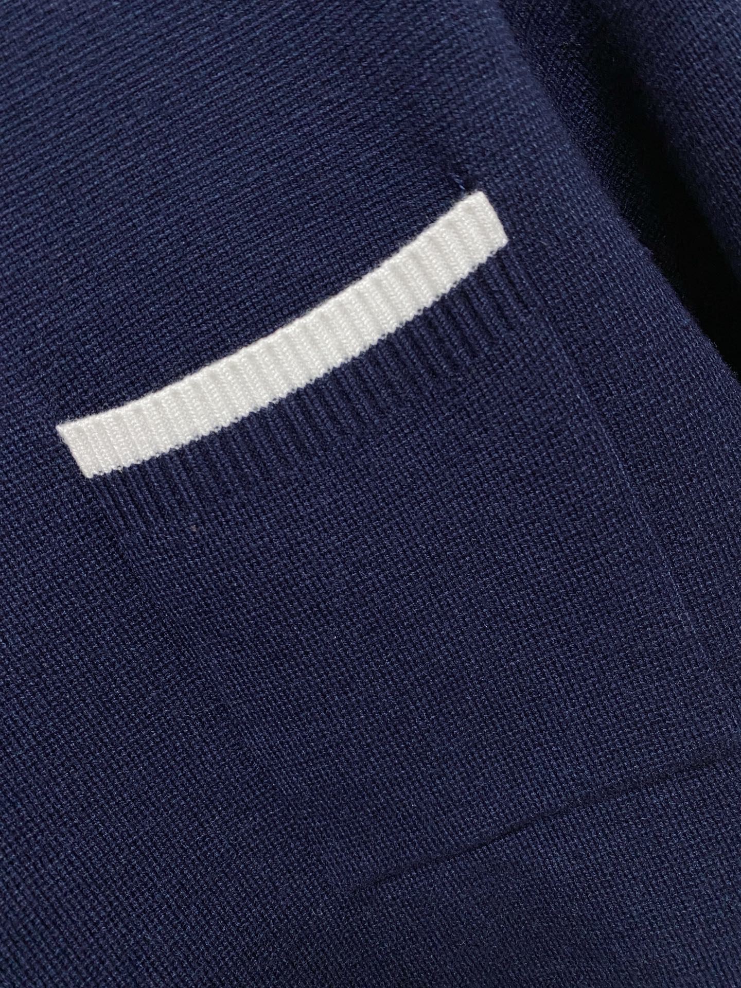 🌾 TB 秋冬经典圆领羊毛衫，全品相！！！羊毛混纺面料，2025最新款 黄金比例！！修身款软黄金 百搭实