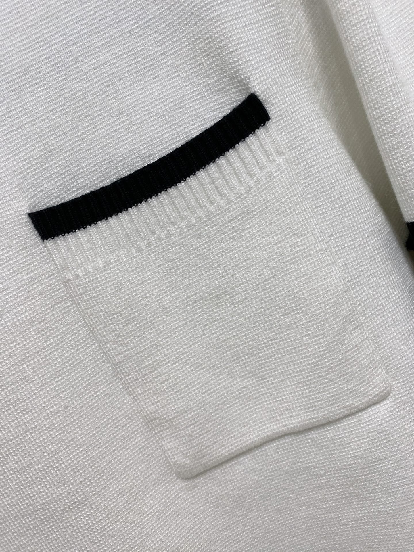 🌾 TB 秋冬经典圆领羊毛衫，全品相！！！羊毛混纺面料，2025最新款 黄金比例！！修身款软黄金 百搭实