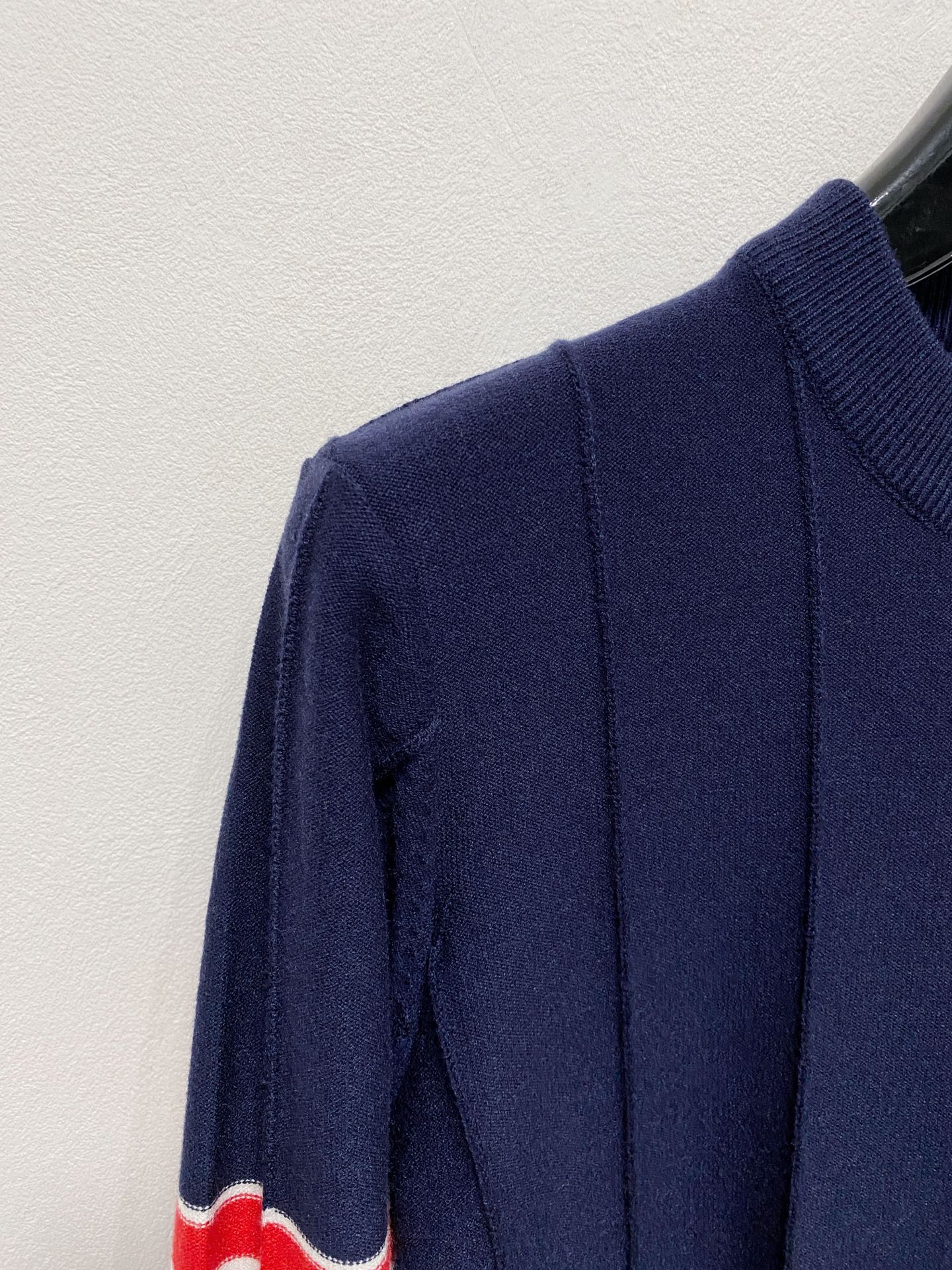 🌾 TB 秋冬经典圆领羊毛衫，全品相！！！羊毛混纺面料，2025最新款 黄金比例！！修身款软黄金 百搭实