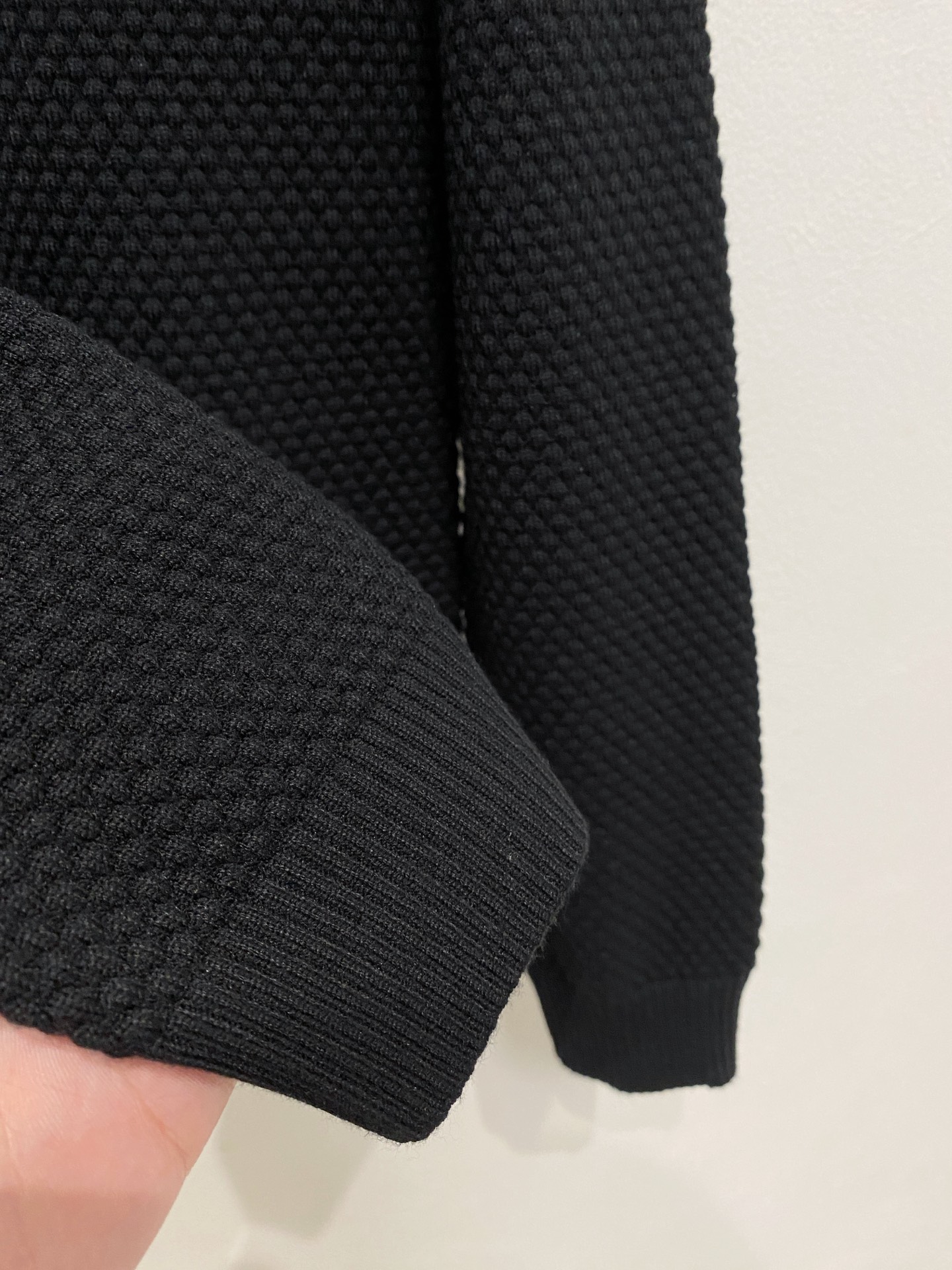 🌾 阿玛尼 秋冬经典圆领羊毛衫，全品相！！！羊毛混纺面料，2025最新款 黄金比例！！修身款软黄金 百搭