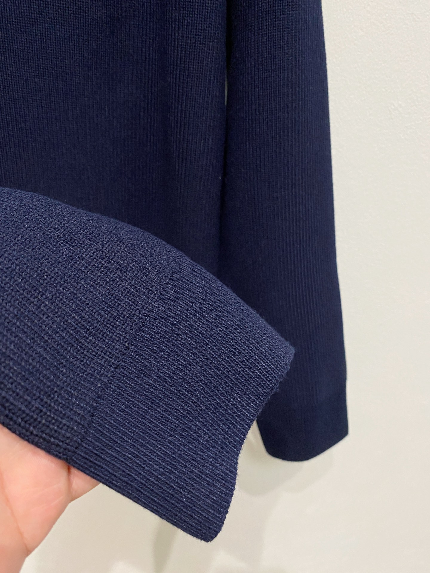 🌾 芬迪 秋冬经典开衫羊毛衫，全品相！！！羊毛混纺面料，2025最新款 黄金比例！！修身款软黄金 百搭实