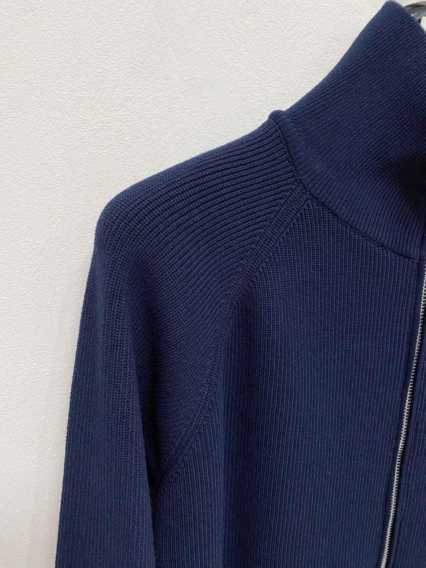 🌾 芬迪 秋冬经典开衫羊毛衫，全品相！！！羊毛混纺面料，2025最新款 黄金比例！！修身款软黄金 百搭实