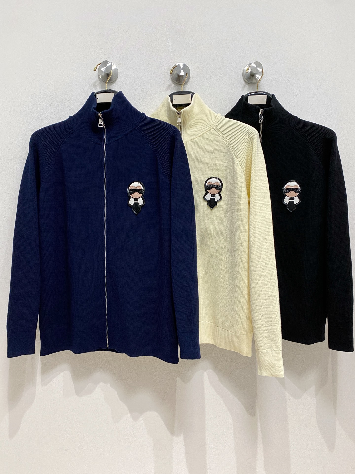 🌾 芬迪 秋冬经典开衫羊毛衫，全品相！！！羊毛混纺面料，2025最新款 黄金比例！！修身款软黄金 百搭实