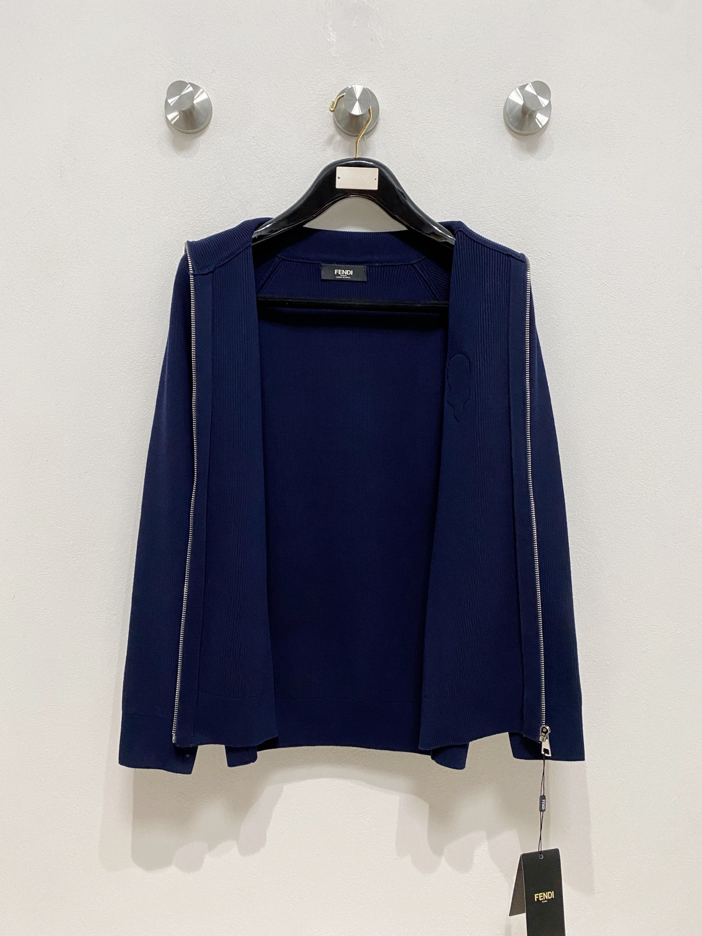 🌾 芬迪 秋冬经典开衫羊毛衫，全品相！！！羊毛混纺面料，2025最新款 黄金比例！！修身款软黄金 百搭实