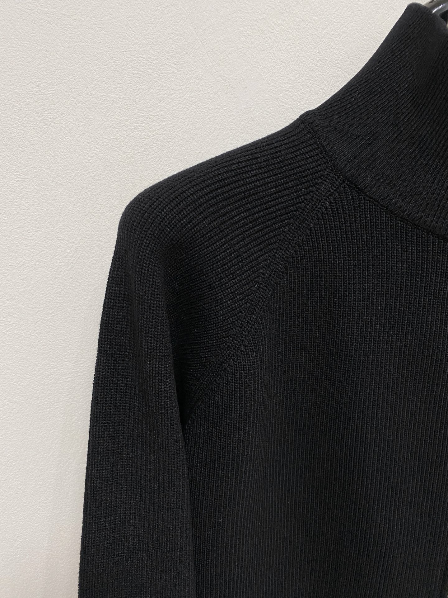 🌾 芬迪 秋冬经典开衫羊毛衫，全品相！！！羊毛混纺面料，2025最新款 黄金比例！！修身款软黄金 百搭实