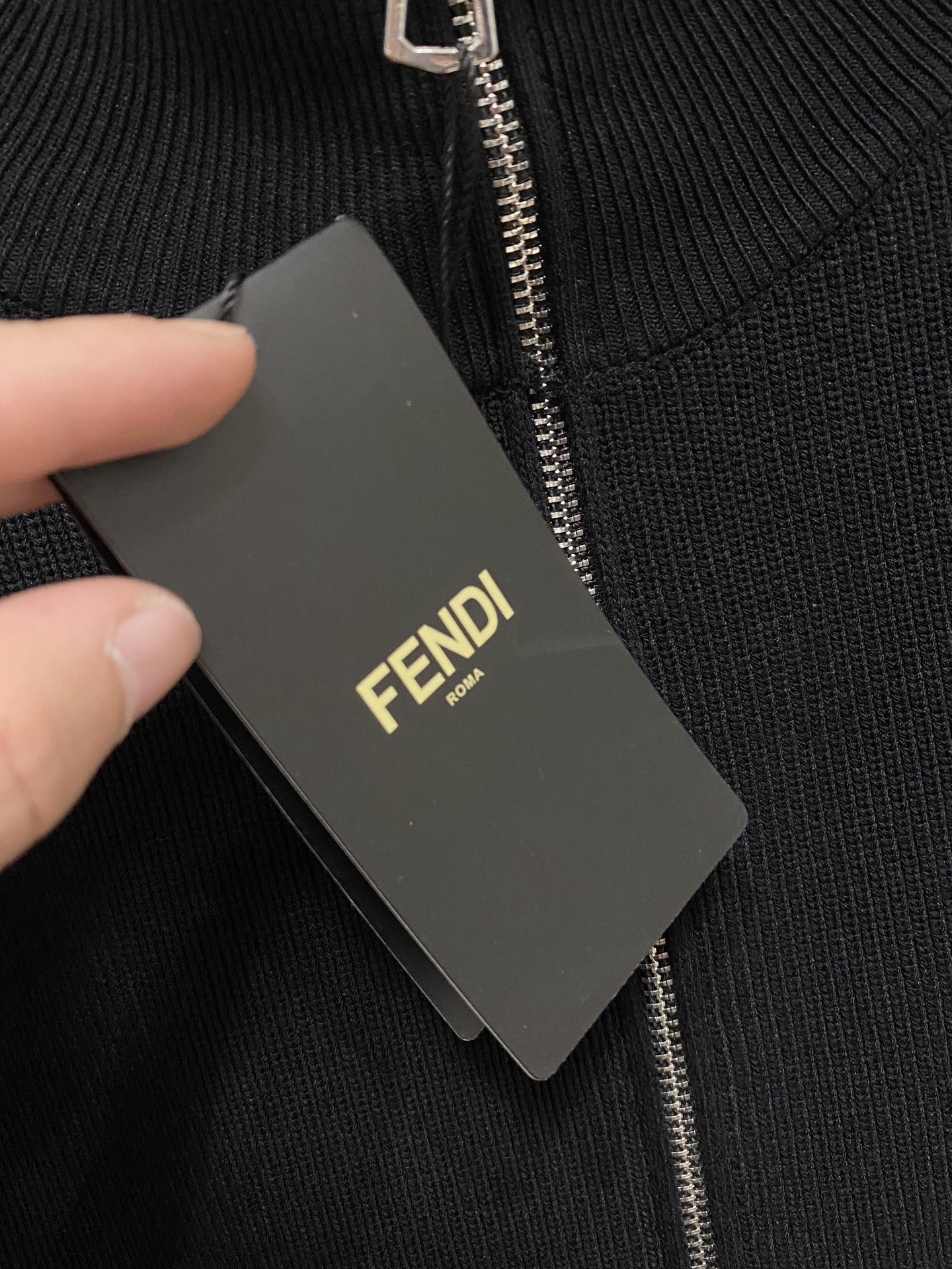 🌾 芬迪 秋冬经典开衫羊毛衫，全品相！！！羊毛混纺面料，2025最新款 黄金比例！！修身款软黄金 百搭实