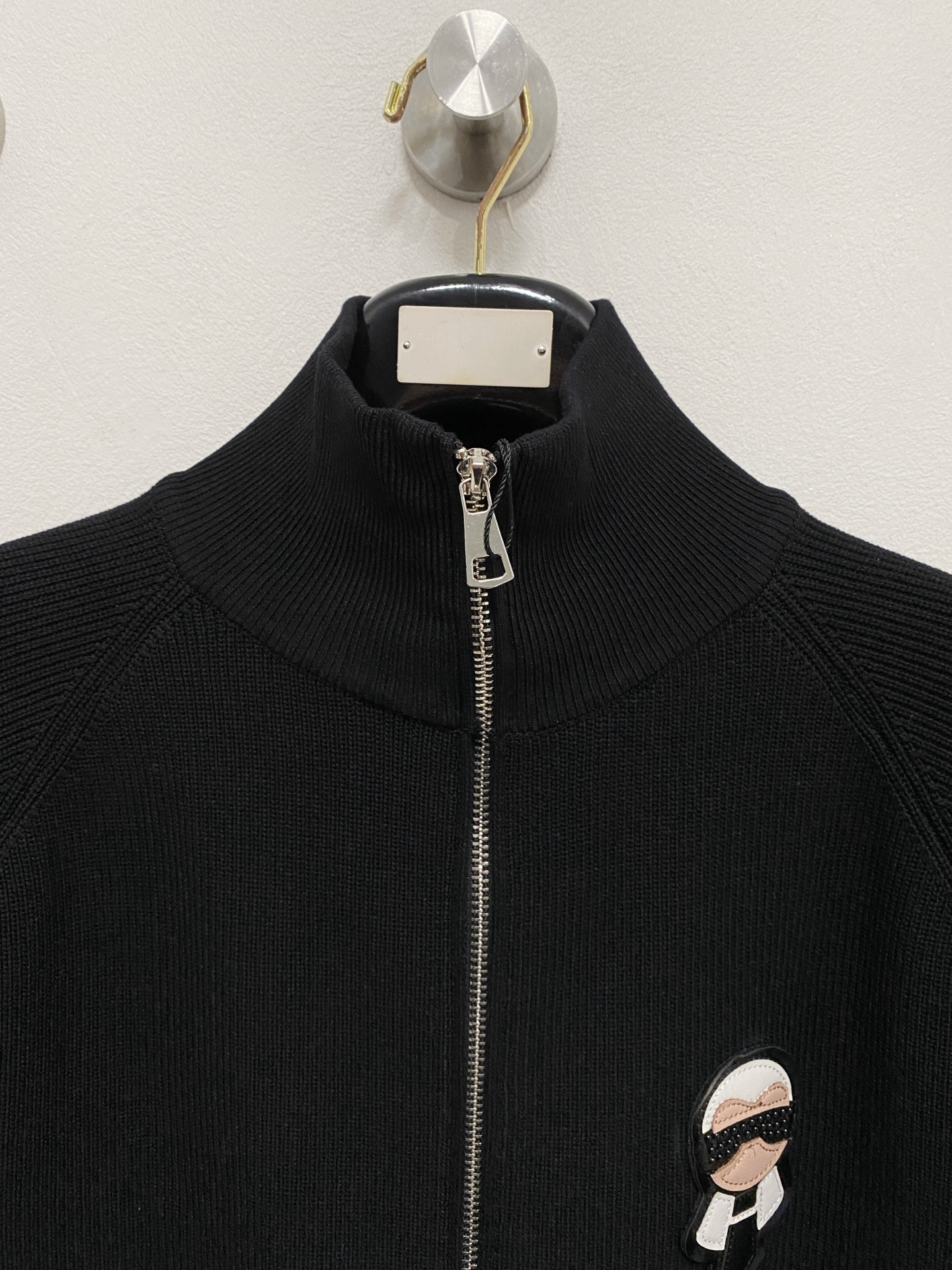 🌾 芬迪 秋冬经典开衫羊毛衫，全品相！！！羊毛混纺面料，2025最新款 黄金比例！！修身款软黄金 百搭实