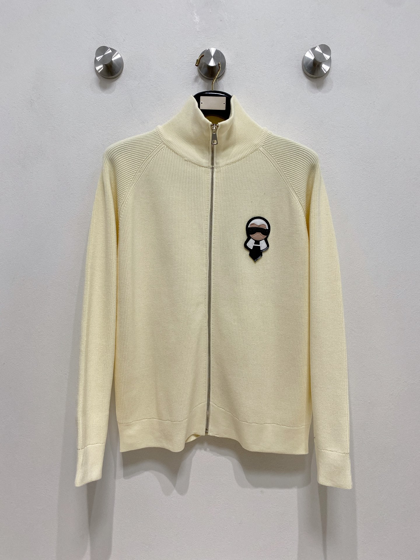 🌾 芬迪 秋冬经典开衫羊毛衫，全品相！！！羊毛混纺面料，2025最新款 黄金比例！！修身款软黄金 百搭实