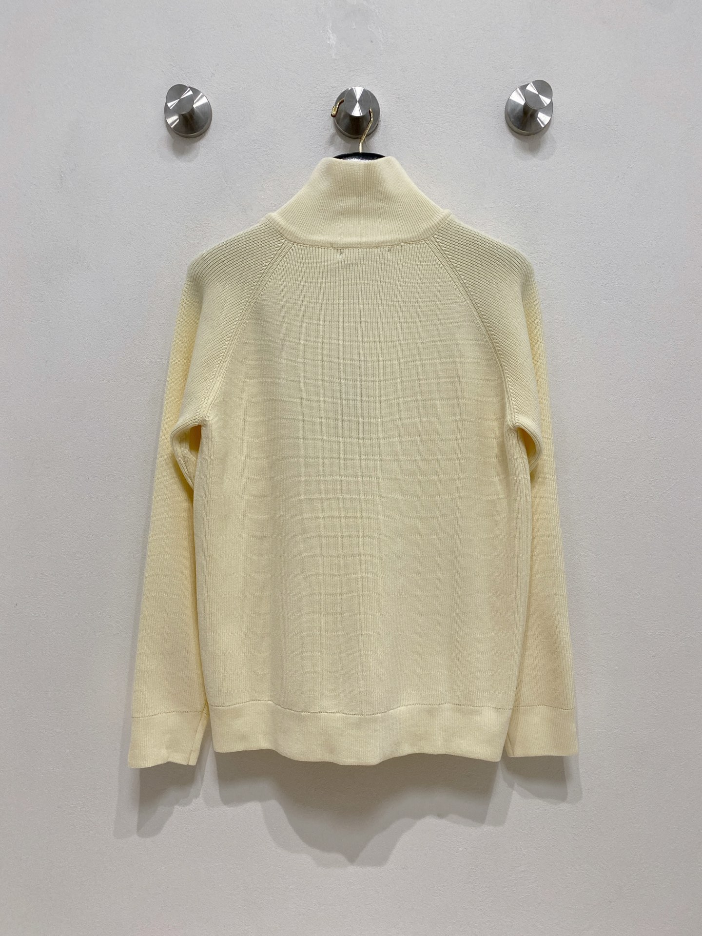 🌾 芬迪 秋冬经典开衫羊毛衫，全品相！！！羊毛混纺面料，2025最新款 黄金比例！！修身款软黄金 百搭实