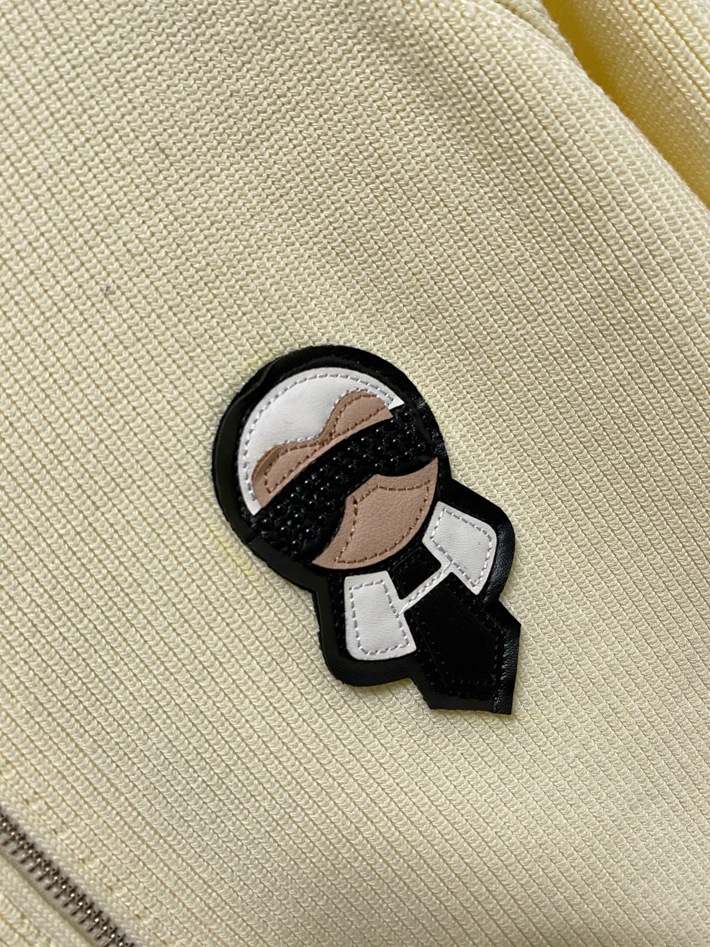 🌾 芬迪 秋冬经典开衫羊毛衫，全品相！！！羊毛混纺面料，2025最新款 黄金比例！！修身款软黄金 百搭实