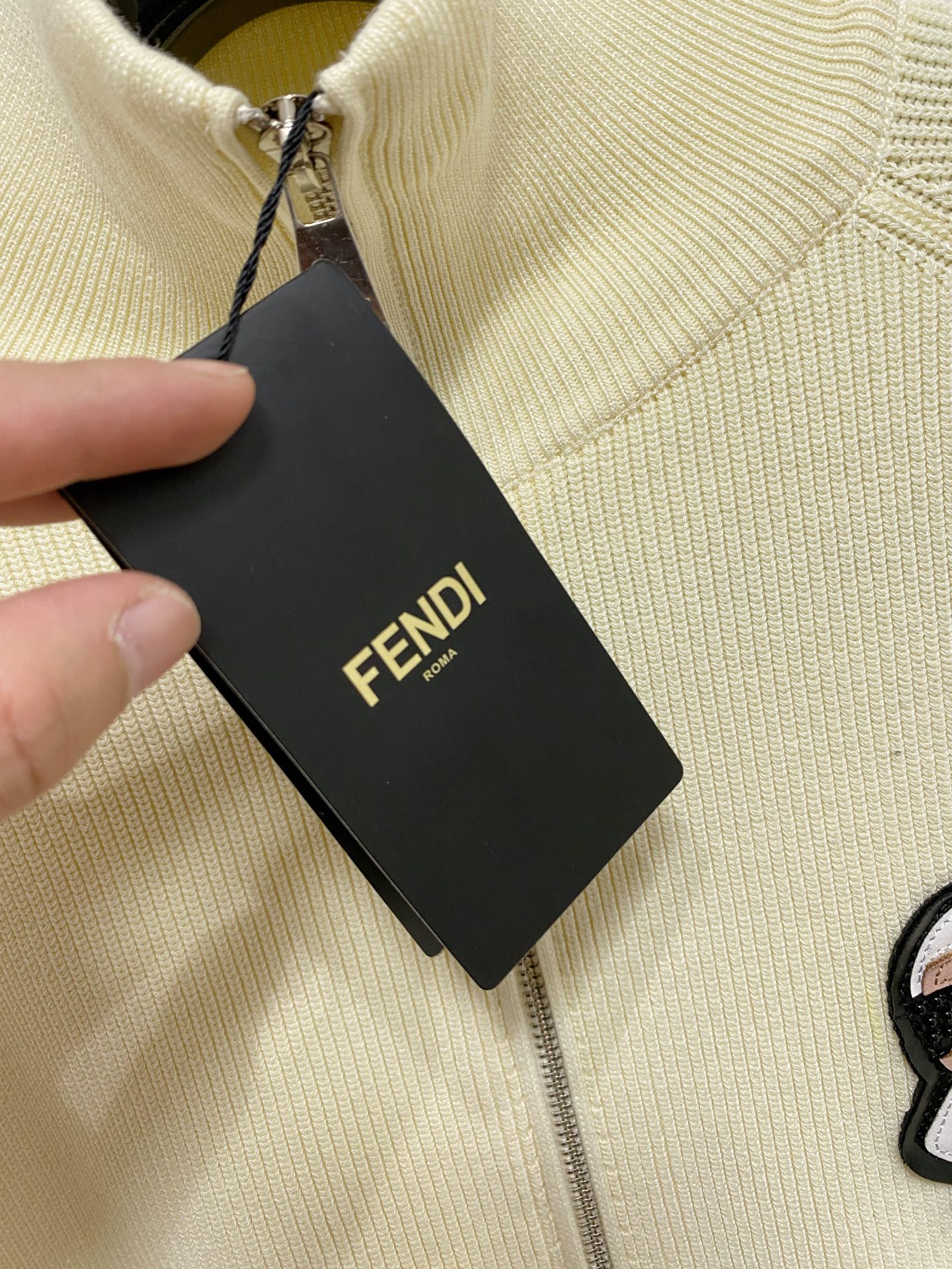 🌾 芬迪 秋冬经典开衫羊毛衫，全品相！！！羊毛混纺面料，2025最新款 黄金比例！！修身款软黄金 百搭实