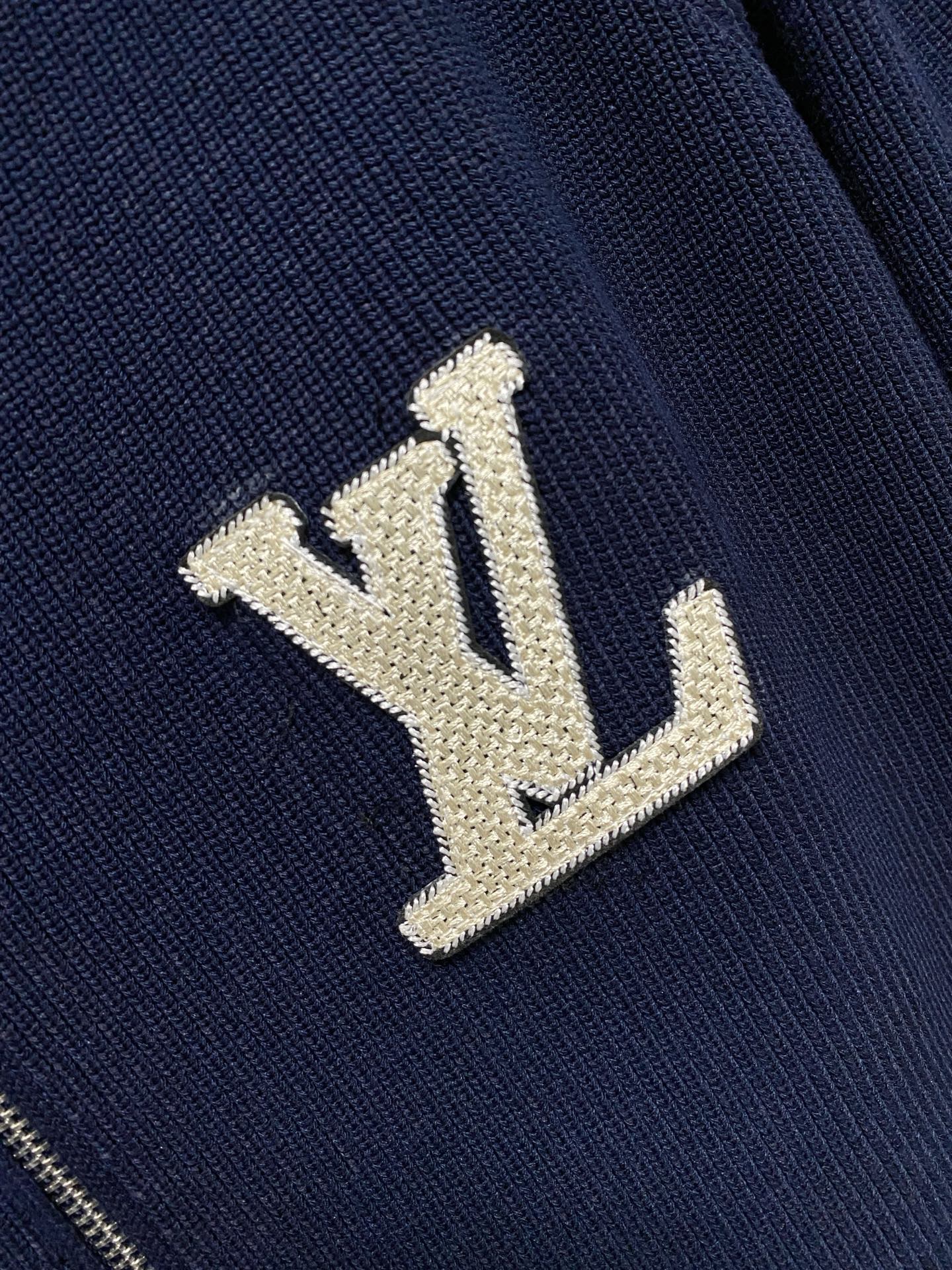 🌾 LV 秋冬经典开衫羊毛衫，全品相！！！羊毛混纺面料，2025最新款 黄金比例！！修身款软黄金 百搭实