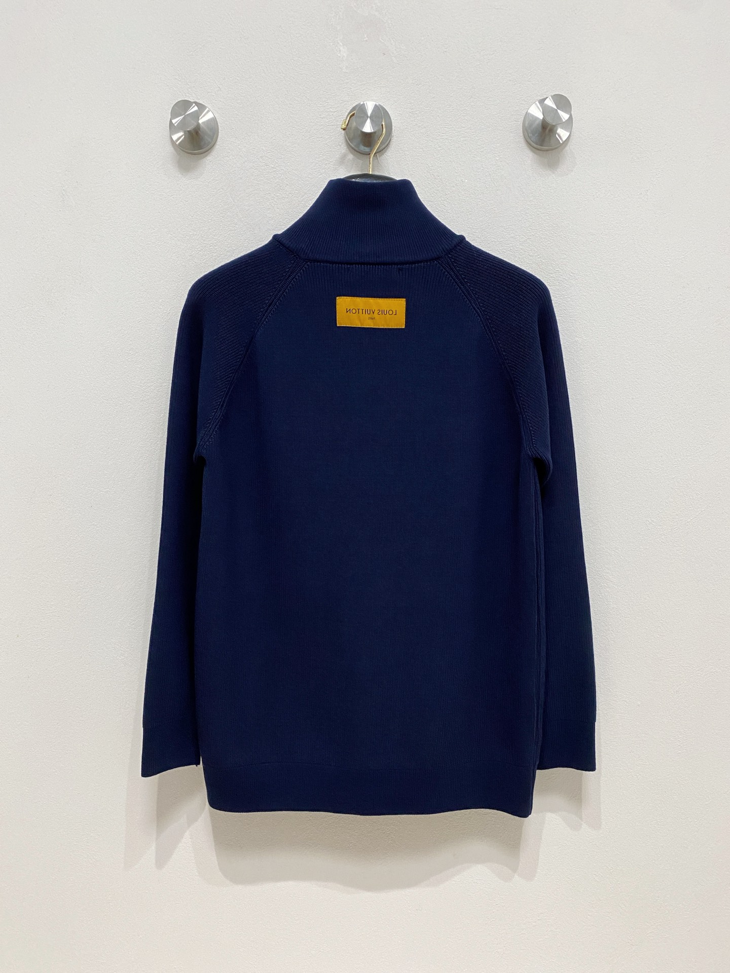 🌾 LV 秋冬经典开衫羊毛衫，全品相！！！羊毛混纺面料，2025最新款 黄金比例！！修身款软黄金 百搭实