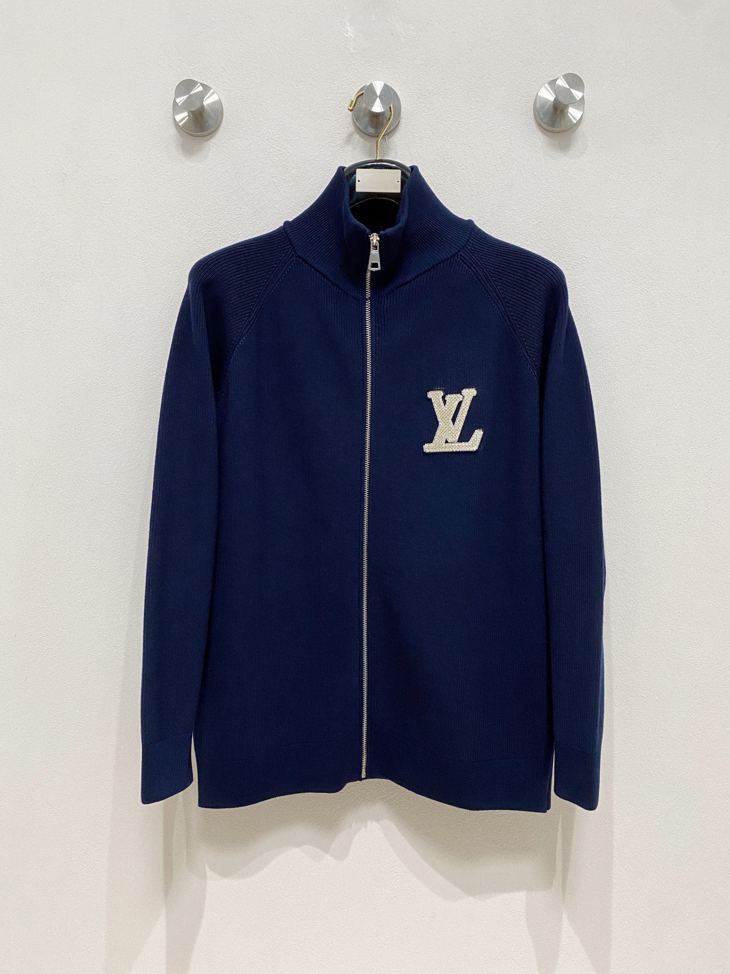 🌾 LV 秋冬经典开衫羊毛衫，全品相！！！羊毛混纺面料，2025最新款 黄金比例！！修身款软黄金 百搭实