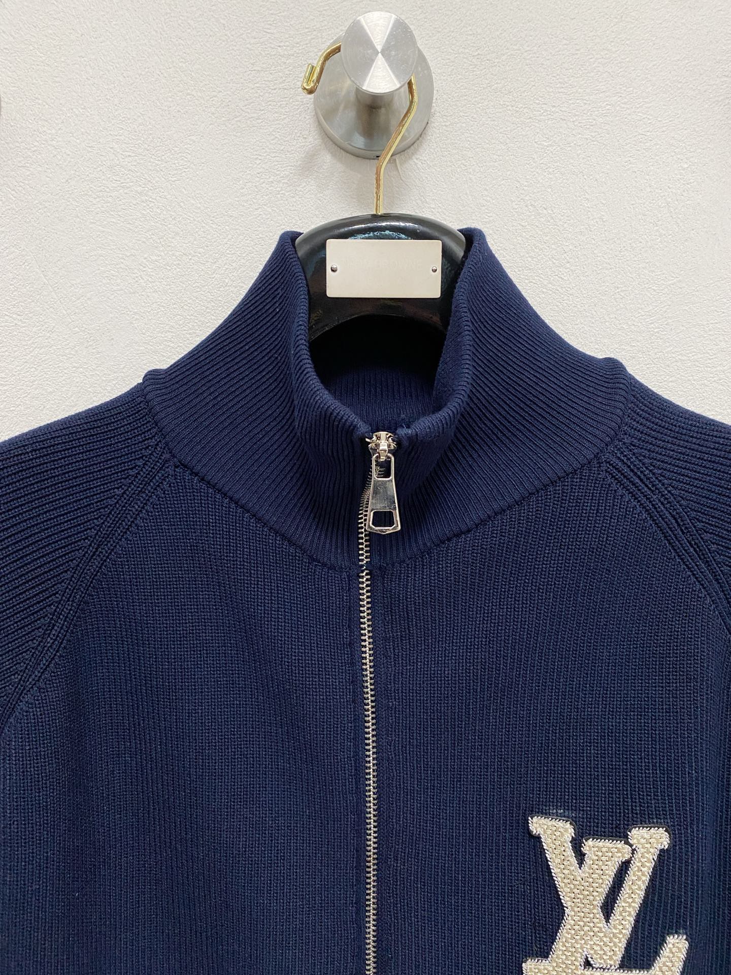 🌾 LV 秋冬经典开衫羊毛衫，全品相！！！羊毛混纺面料，2025最新款 黄金比例！！修身款软黄金 百搭实