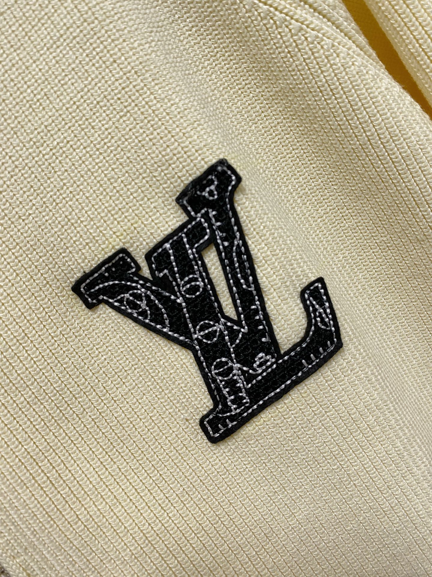 🌾 LV 秋冬经典开衫羊毛衫，全品相！！！羊毛混纺面料，2025最新款 黄金比例！！修身款软黄金 百搭实