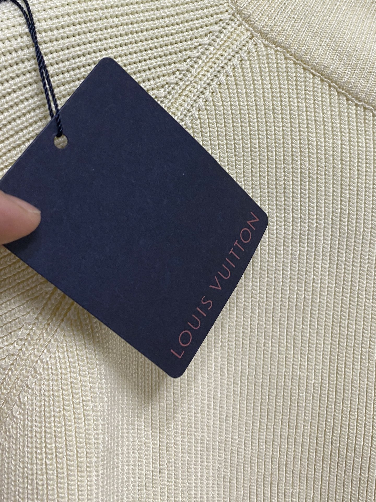 🌾 LV 秋冬经典开衫羊毛衫，全品相！！！羊毛混纺面料，2025最新款 黄金比例！！修身款软黄金 百搭实