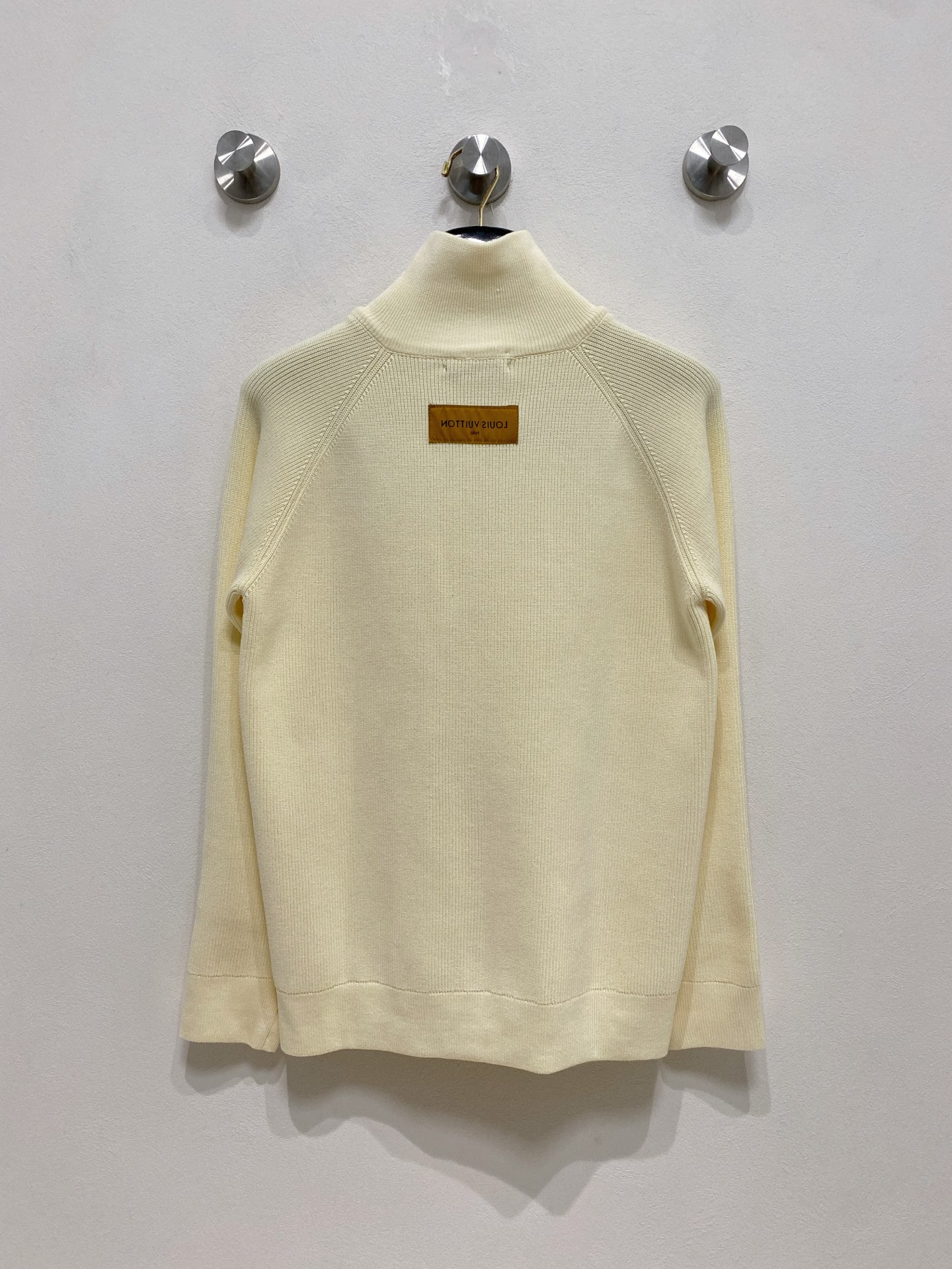 🌾 LV 秋冬经典开衫羊毛衫，全品相！！！羊毛混纺面料，2025最新款 黄金比例！！修身款软黄金 百搭实