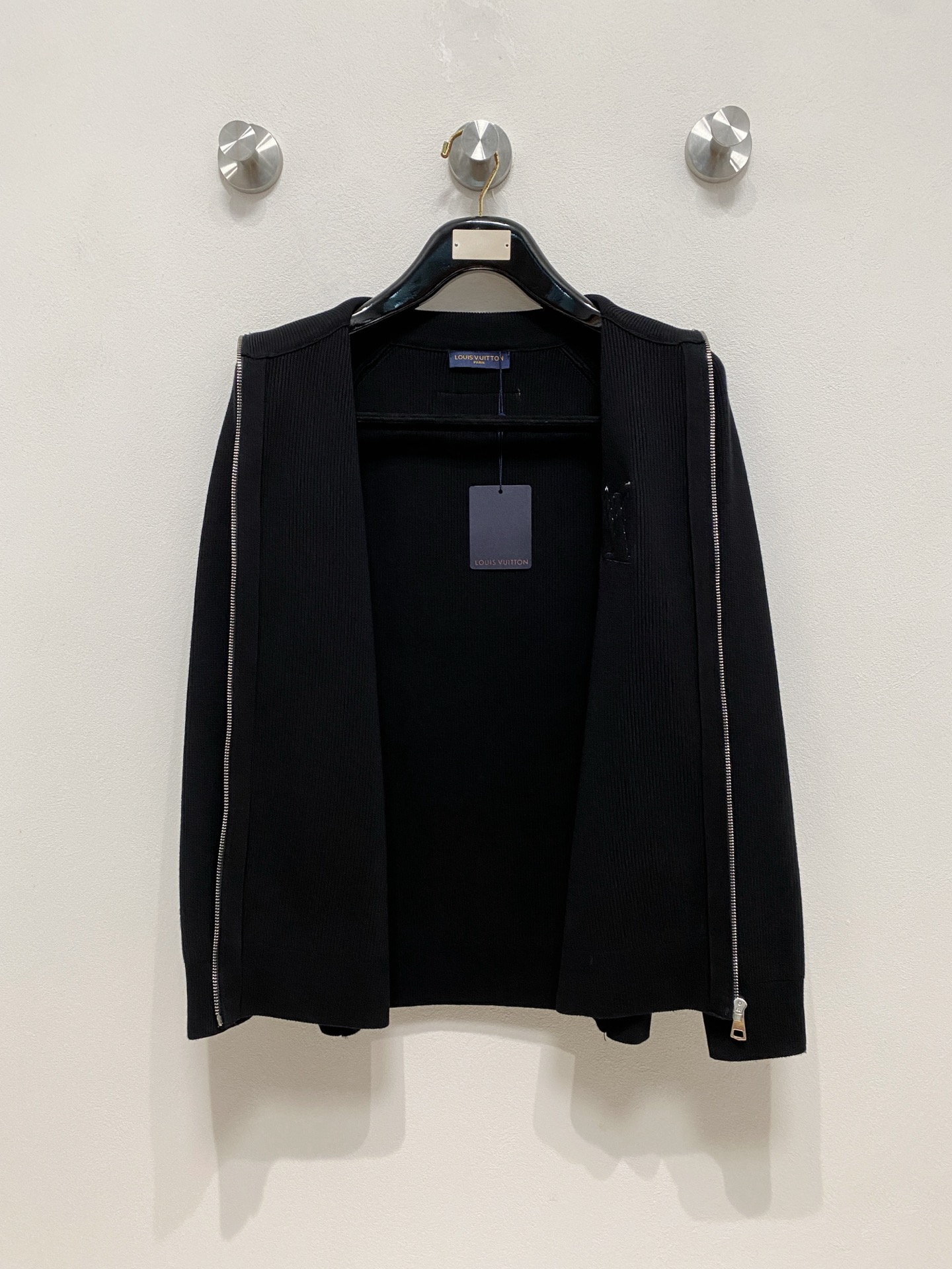 🌾 LV 秋冬经典开衫羊毛衫，全品相！！！羊毛混纺面料，2025最新款 黄金比例！！修身款软黄金 百搭实