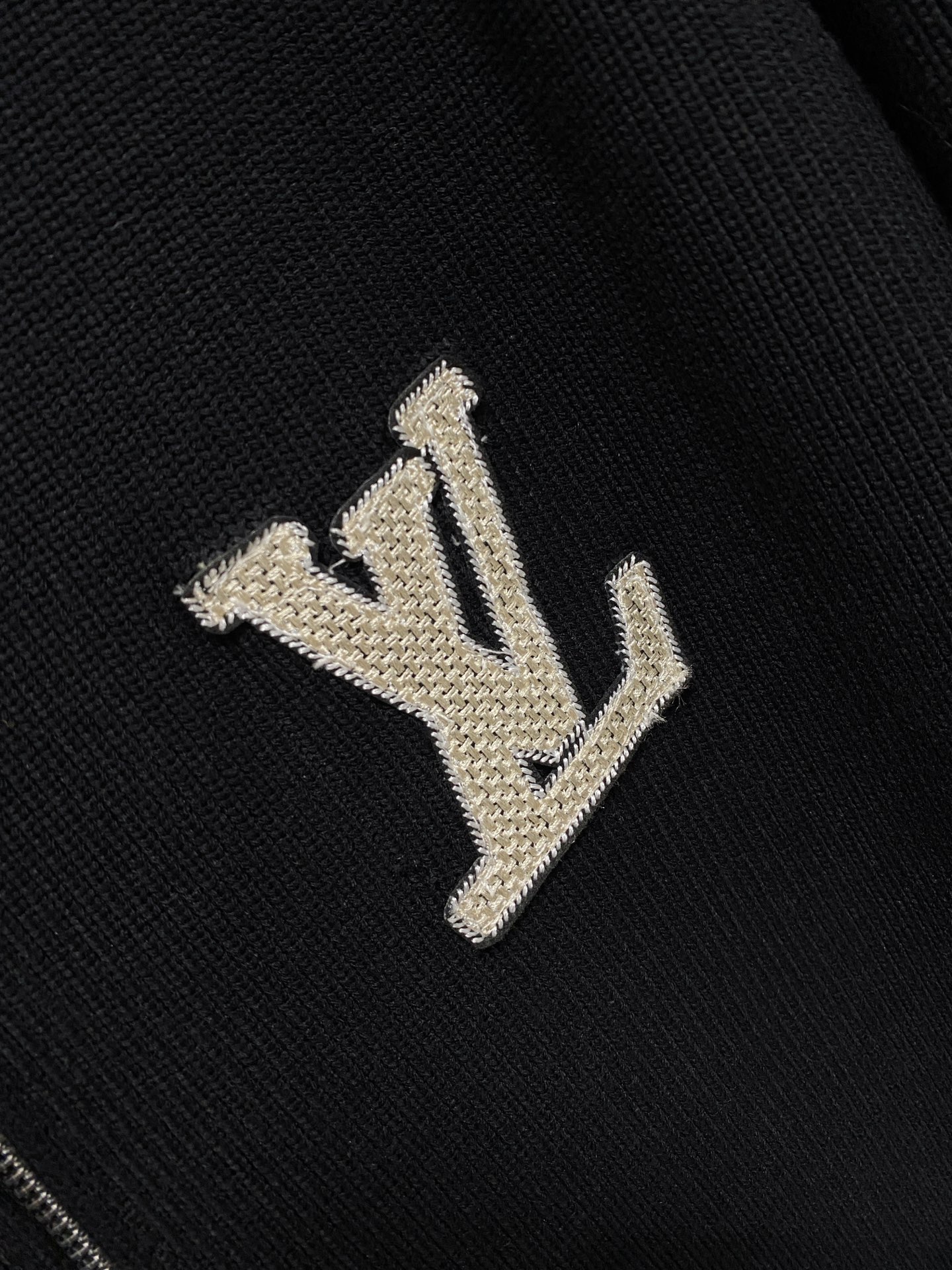 🌾 LV 秋冬经典开衫羊毛衫，全品相！！！羊毛混纺面料，2025最新款 黄金比例！！修身款软黄金 百搭实