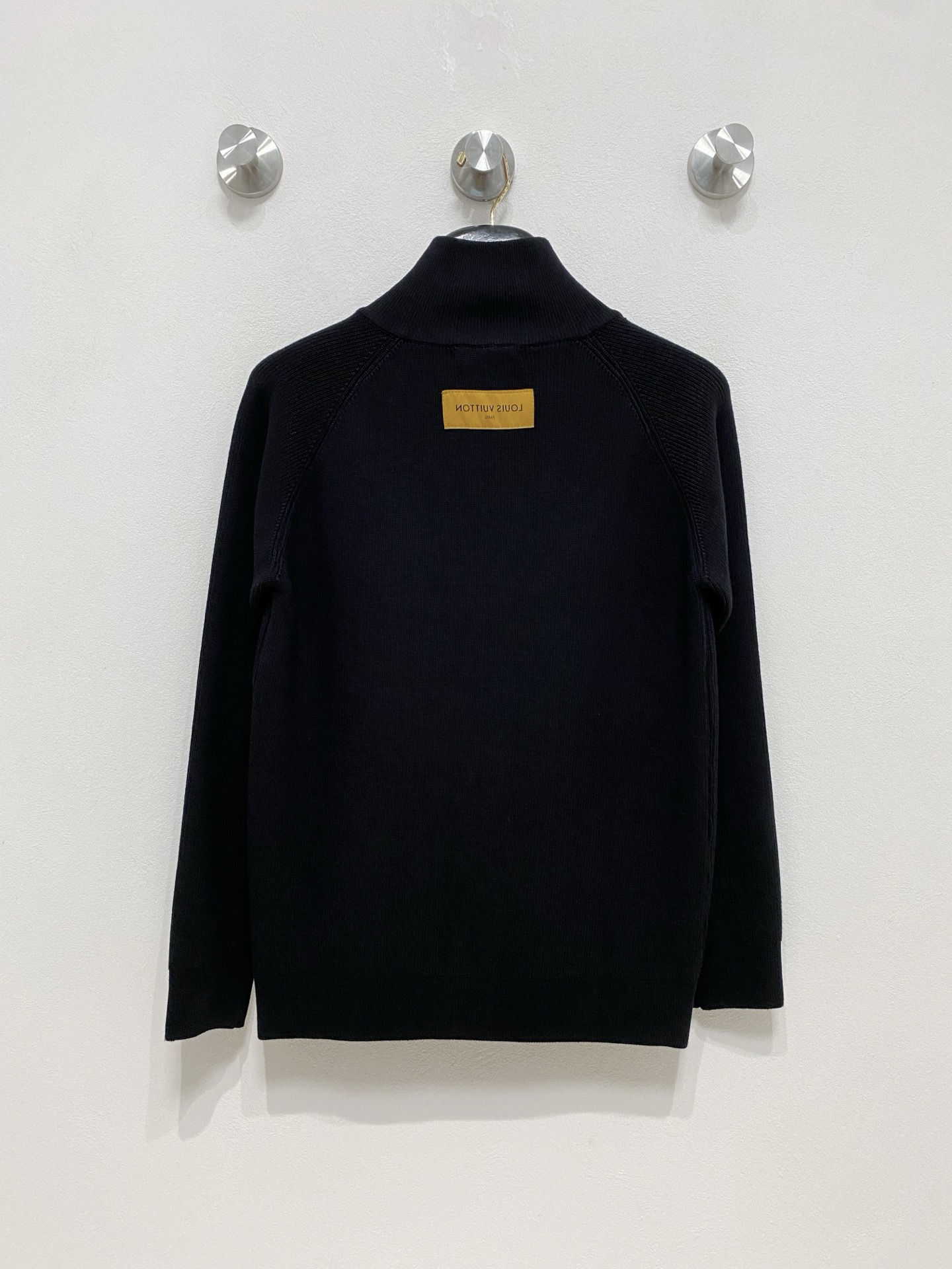 🌾 LV 秋冬经典开衫羊毛衫，全品相！！！羊毛混纺面料，2025最新款 黄金比例！！修身款软黄金 百搭实